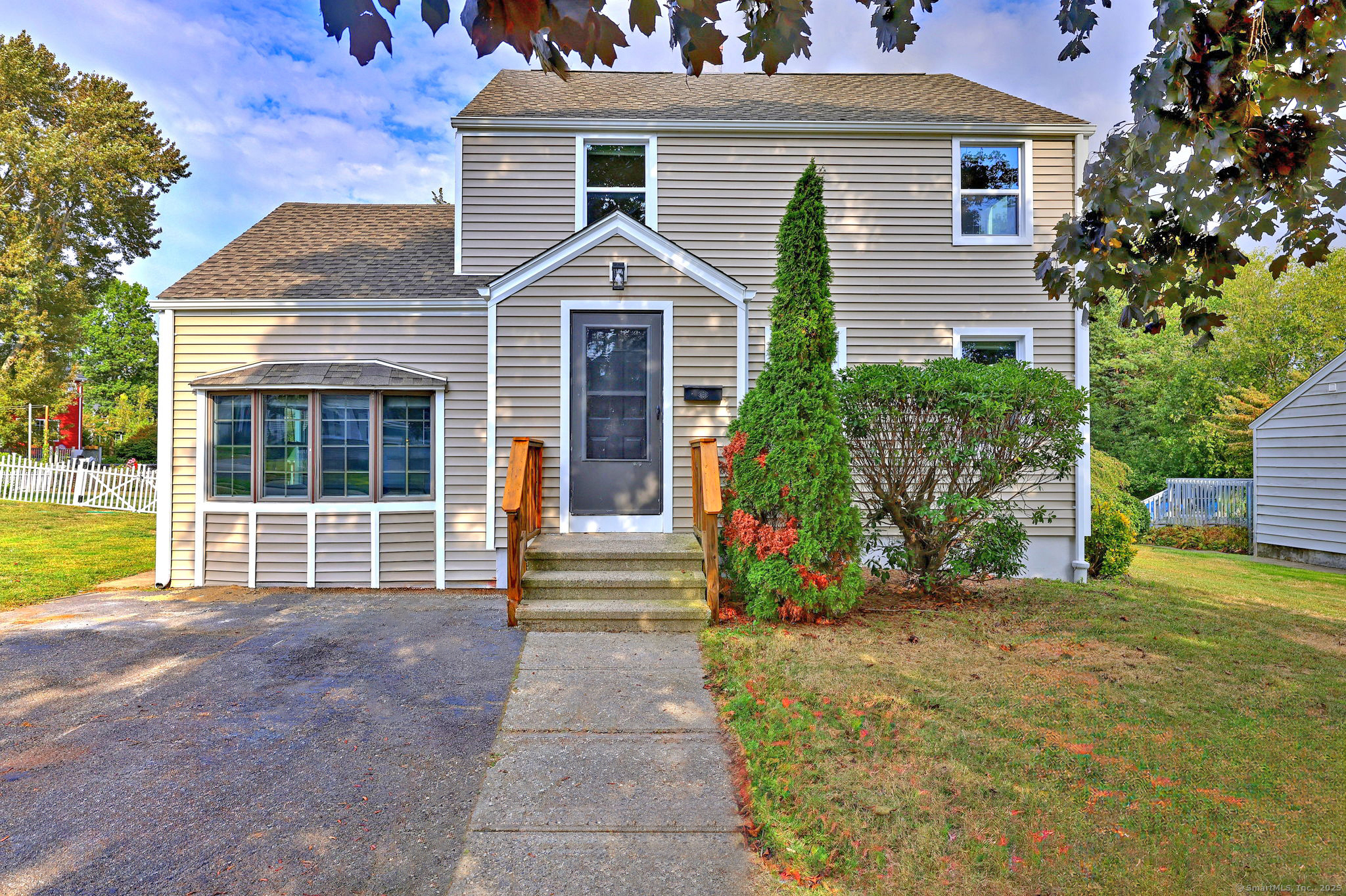 Stratford, Connecticut, 06614, United States, 4 Bedrooms Bedrooms, ,2 BathroomsBathrooms,Residential,For Sale,1955530