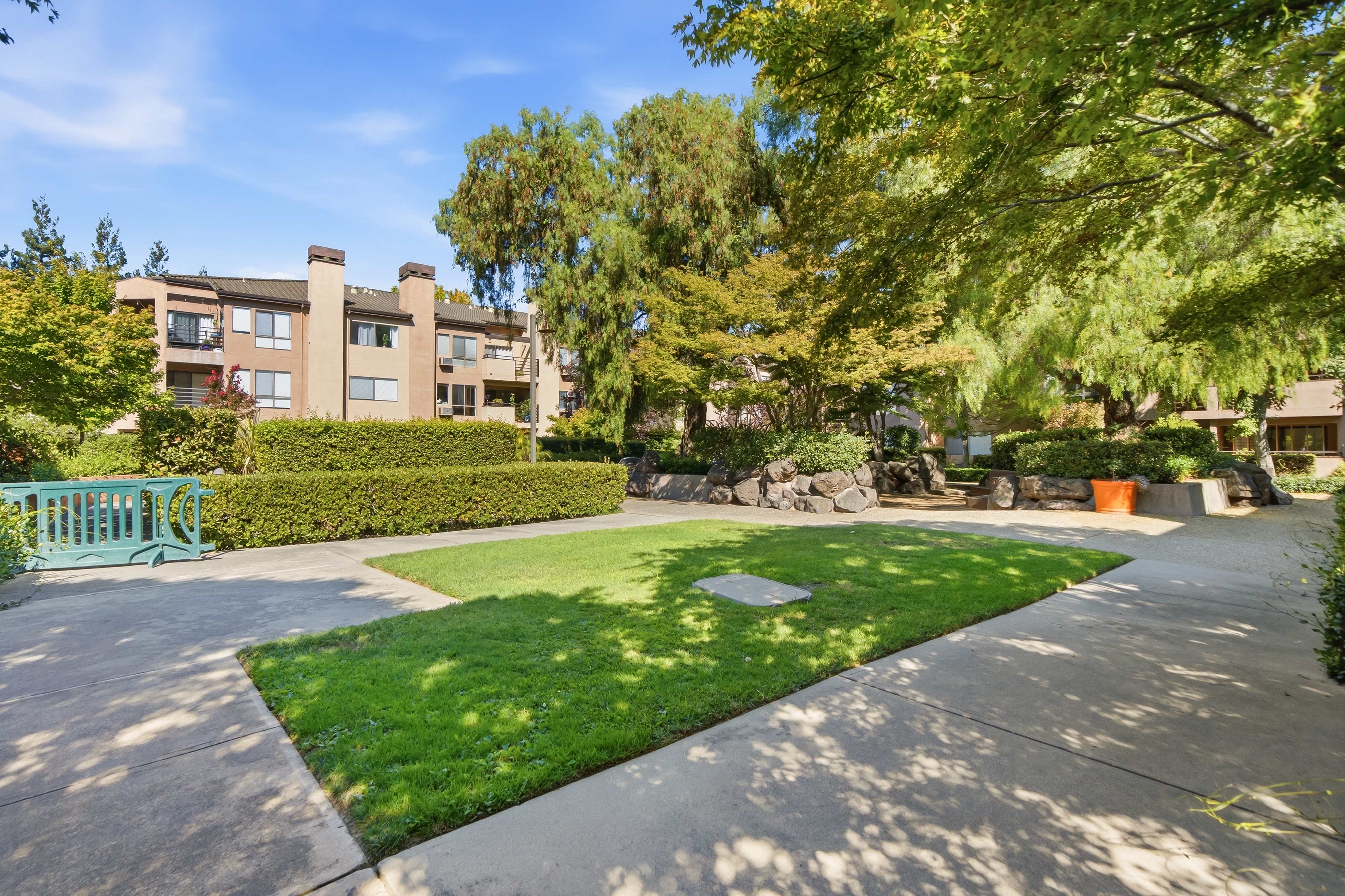  Beautifully Updated Top-Floor Living with Tranquil Courtyard Views - 物件實景