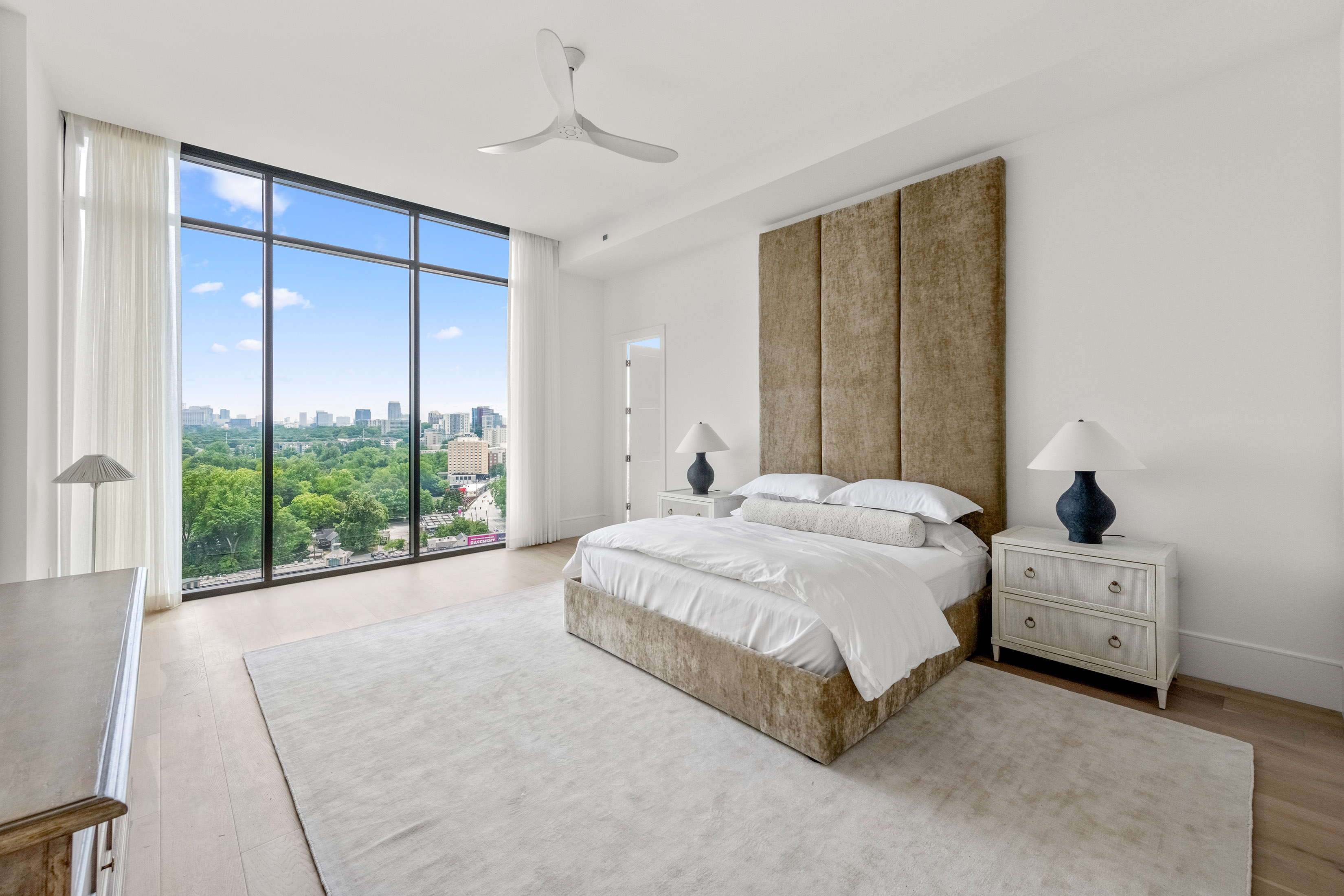  Stunning Fully Furnished Penthouse with the Largest Outdoor Terrace - 物件實景