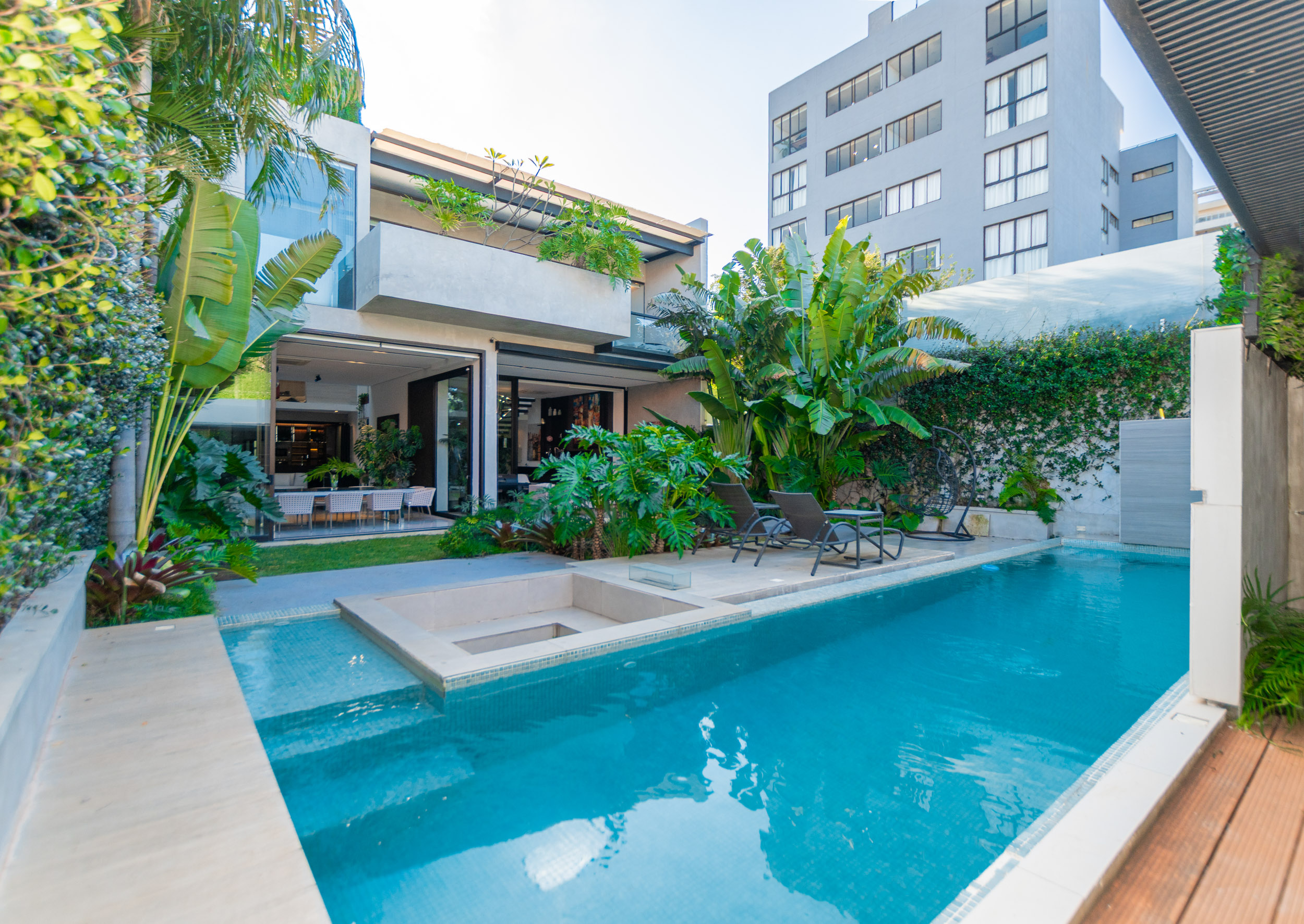  Exclusive Fully Furnished 4-Bedroom En-Suite Residence - 物件實景
