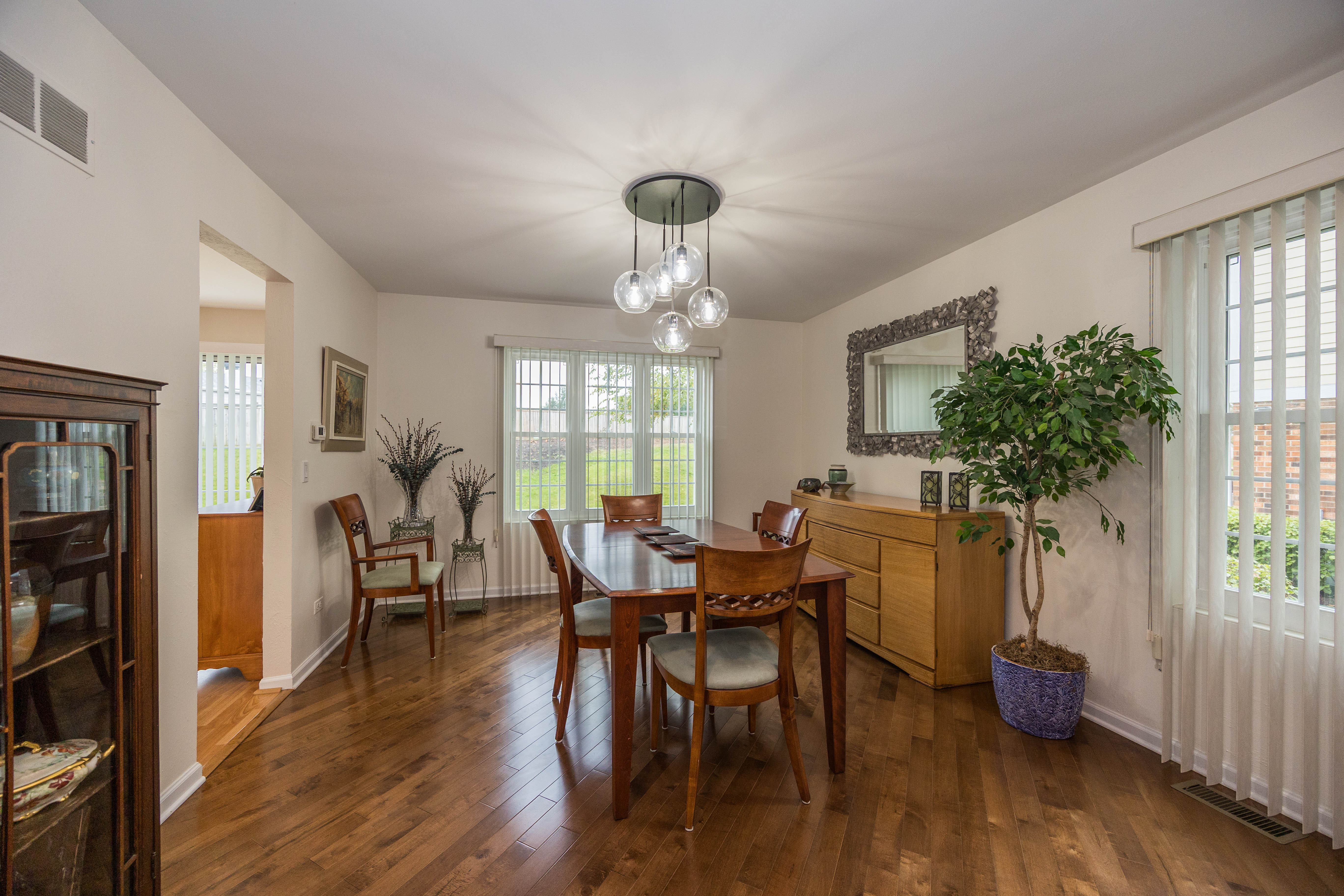  Welcome to This Beautifully Maintained, Sun-Filled 3-Bedroom Plus Loft Home - 物件實景