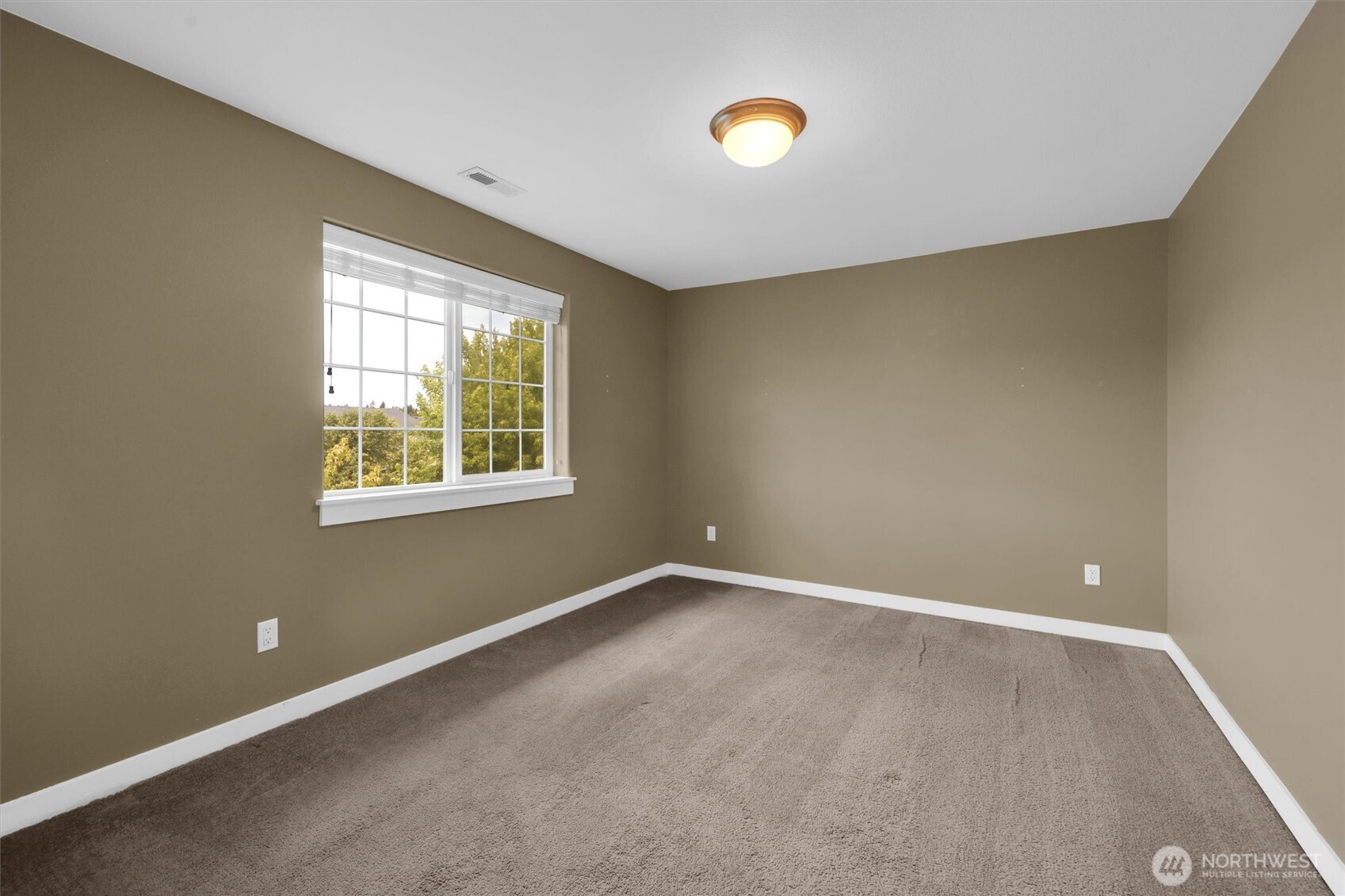 Puyallup, Washington, 98375, United States, 4 Bedrooms Bedrooms, ,3 BathroomsBathrooms,Residential,For Sale,1983972