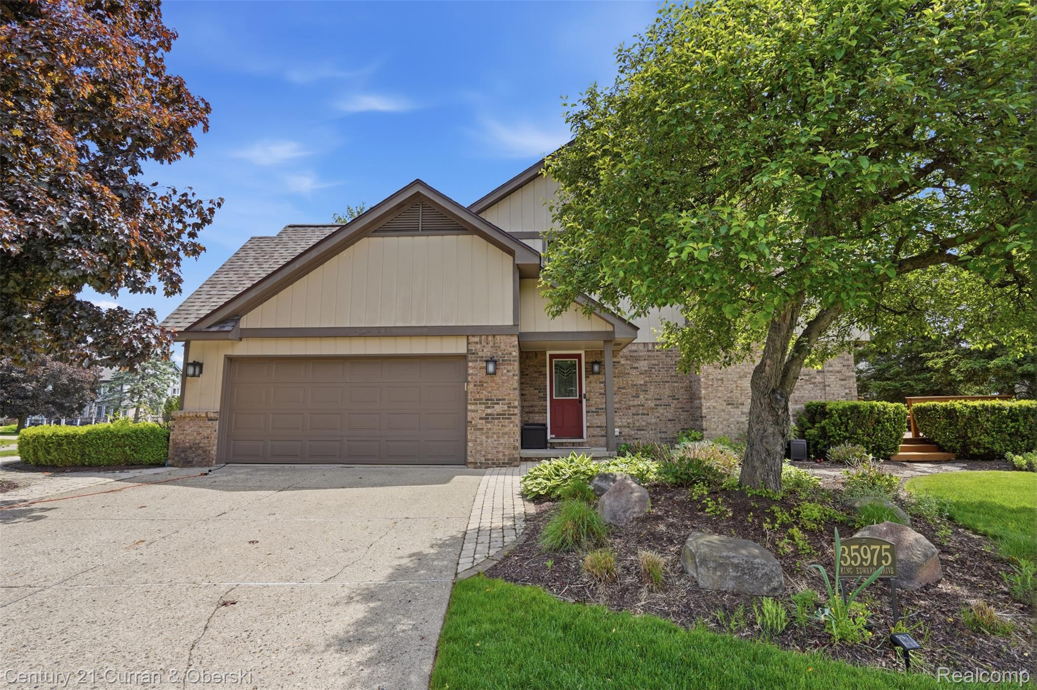 Farmington Hills, Michigan, 48331, United States, 4 Bedrooms Bedrooms, ,4 BathroomsBathrooms,Residential,For Sale,2048985