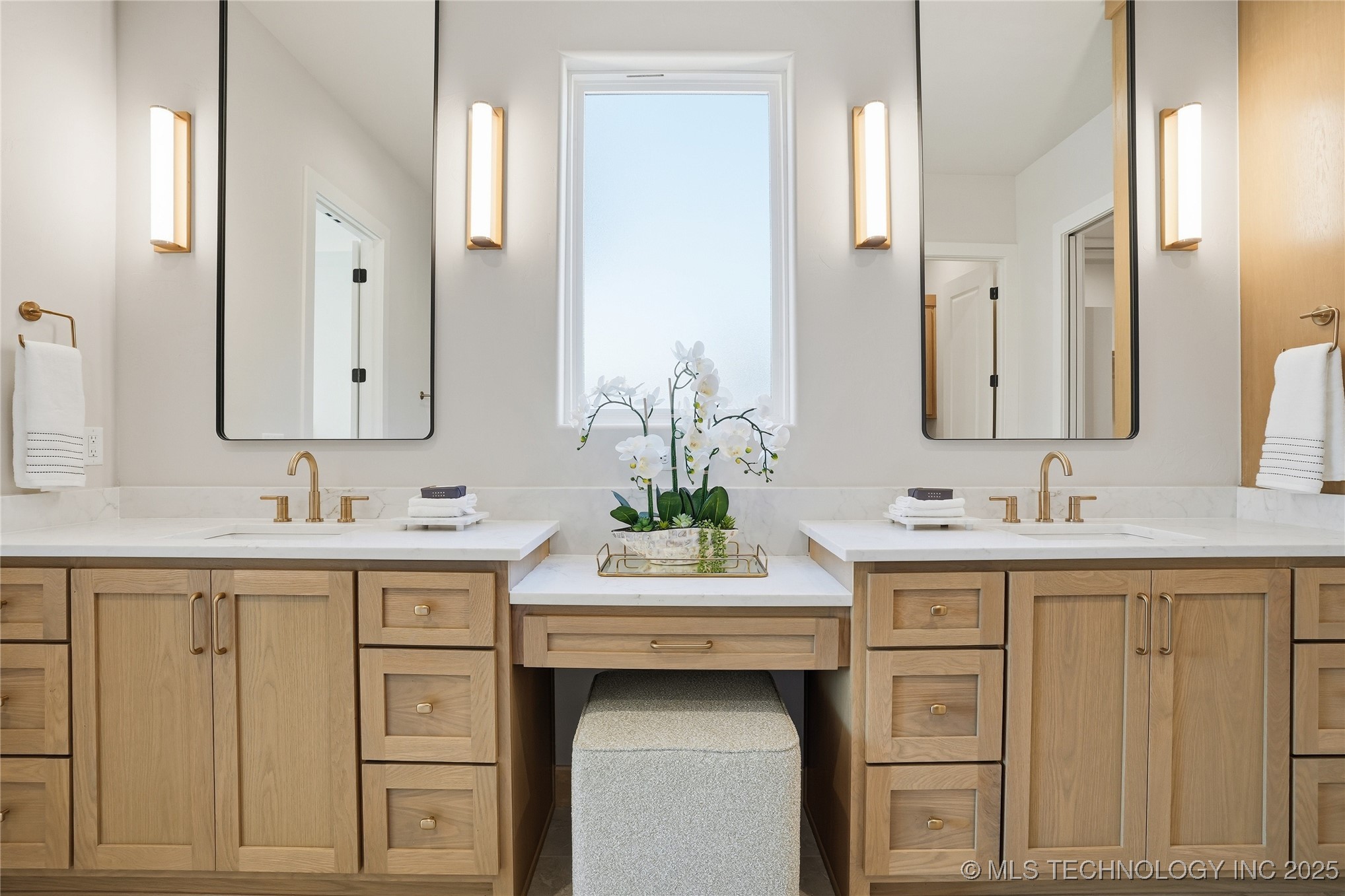 Tulsa, Oklahoma, 74114, United States, 4 Bedrooms Bedrooms, ,5 BathroomsBathrooms,Residential,For Sale,1990982