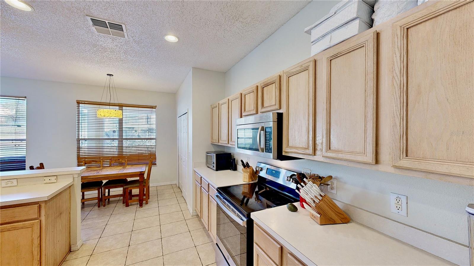 KISSIMMEE, Florida, 34747, United States, 7 Bedrooms Bedrooms, ,6 BathroomsBathrooms,Residential,For Sale,1878107