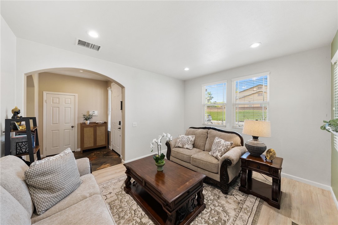 Lake Elsinore, California, 92532, United States, 3 Bedrooms Bedrooms, ,3 BathroomsBathrooms,Residential,For Sale,2049094