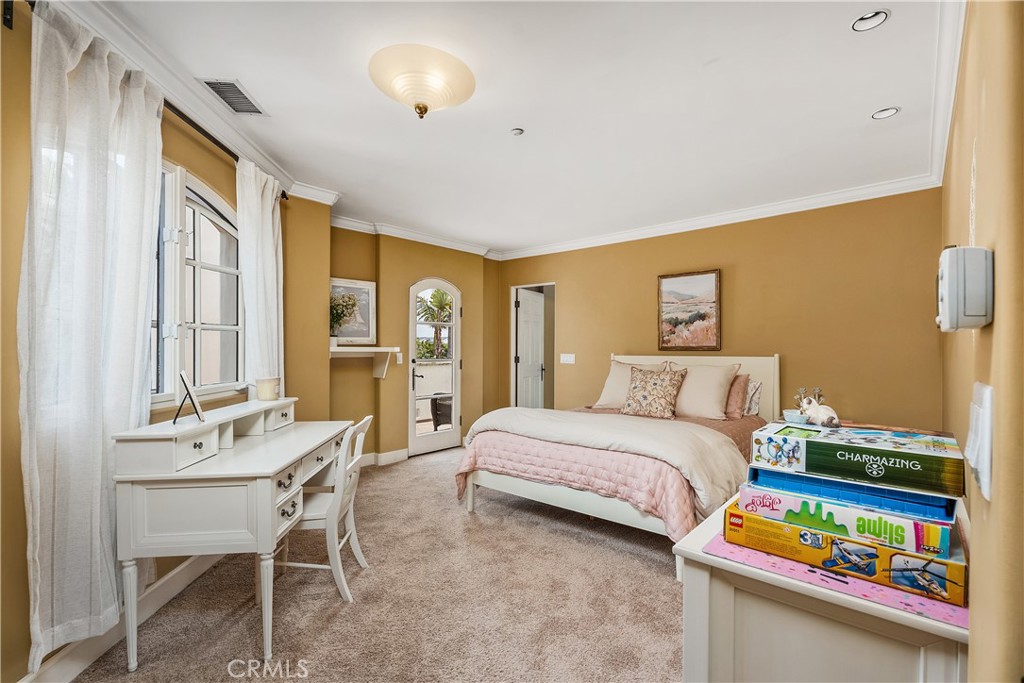 Newport Beach, California, 92663, United States, 5 Bedrooms Bedrooms, ,4 BathroomsBathrooms,Residential,For Sale,1848621