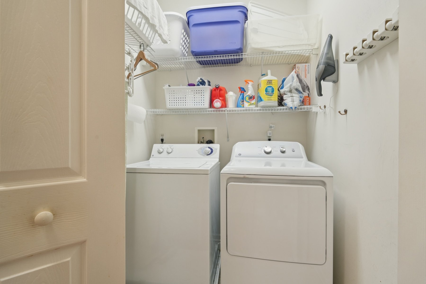 One Floor ?Fox Hills? Corner Unit Offers Many Available Amenities - 物件實景