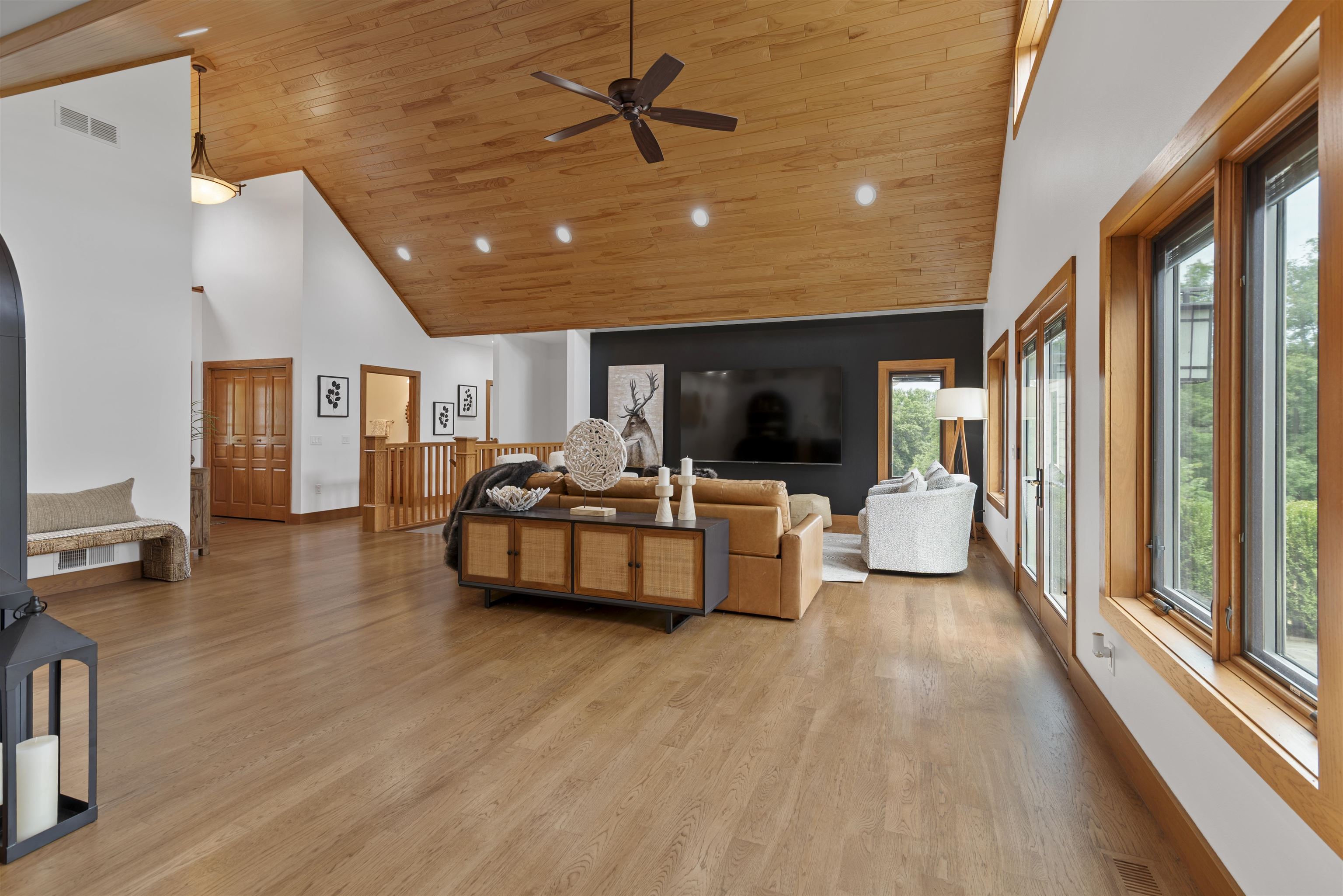 Avoca, Wisconsin, 53506, United States, 3 Bedrooms Bedrooms, ,4 BathroomsBathrooms,Residential,For Sale,1895039