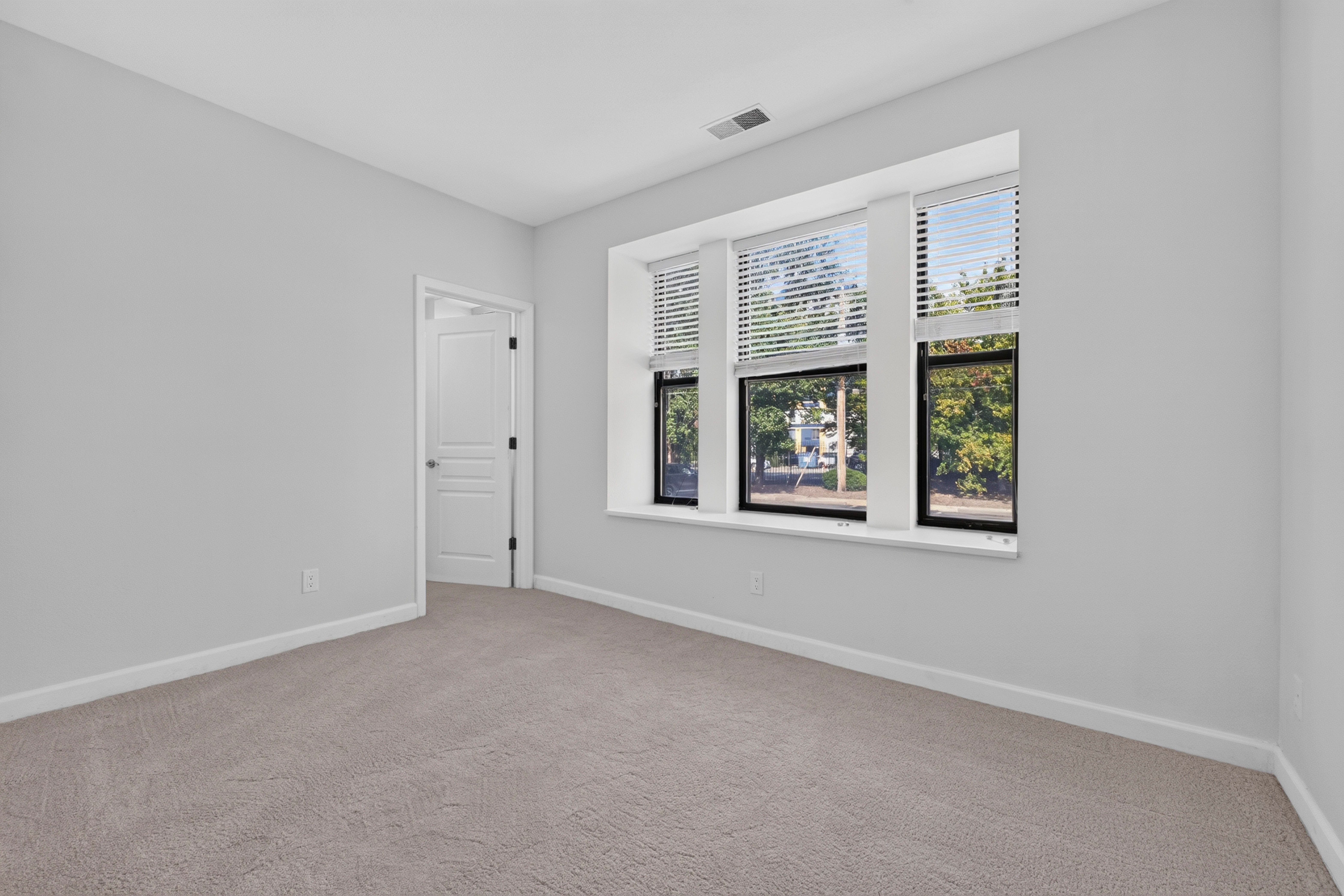  Beautifully maintained first-floor condo. - 物件實景