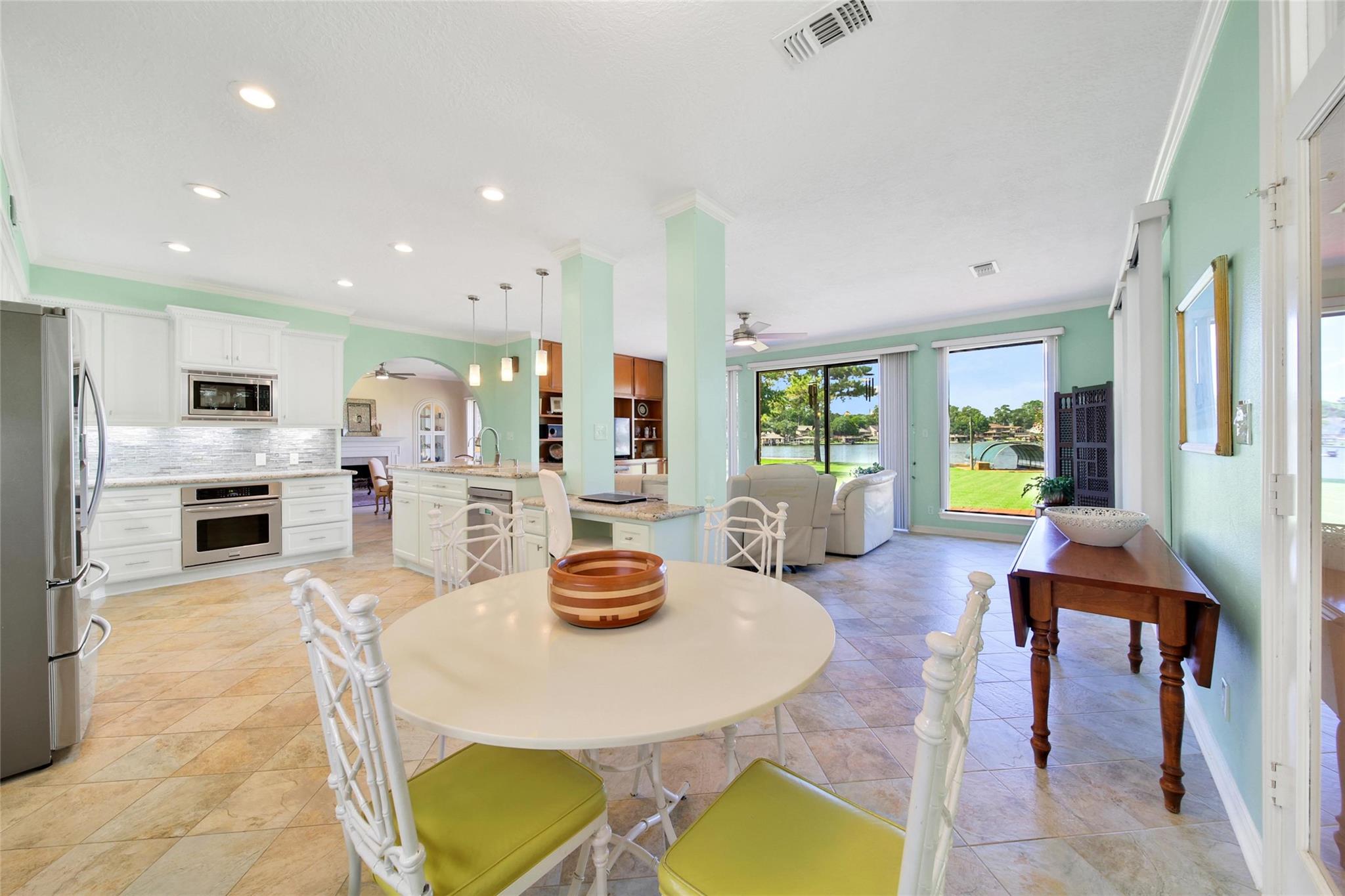 Conroe, Texas, 77356, United States, 3 Bedrooms Bedrooms, ,4 BathroomsBathrooms,Residential,For Sale,1974548