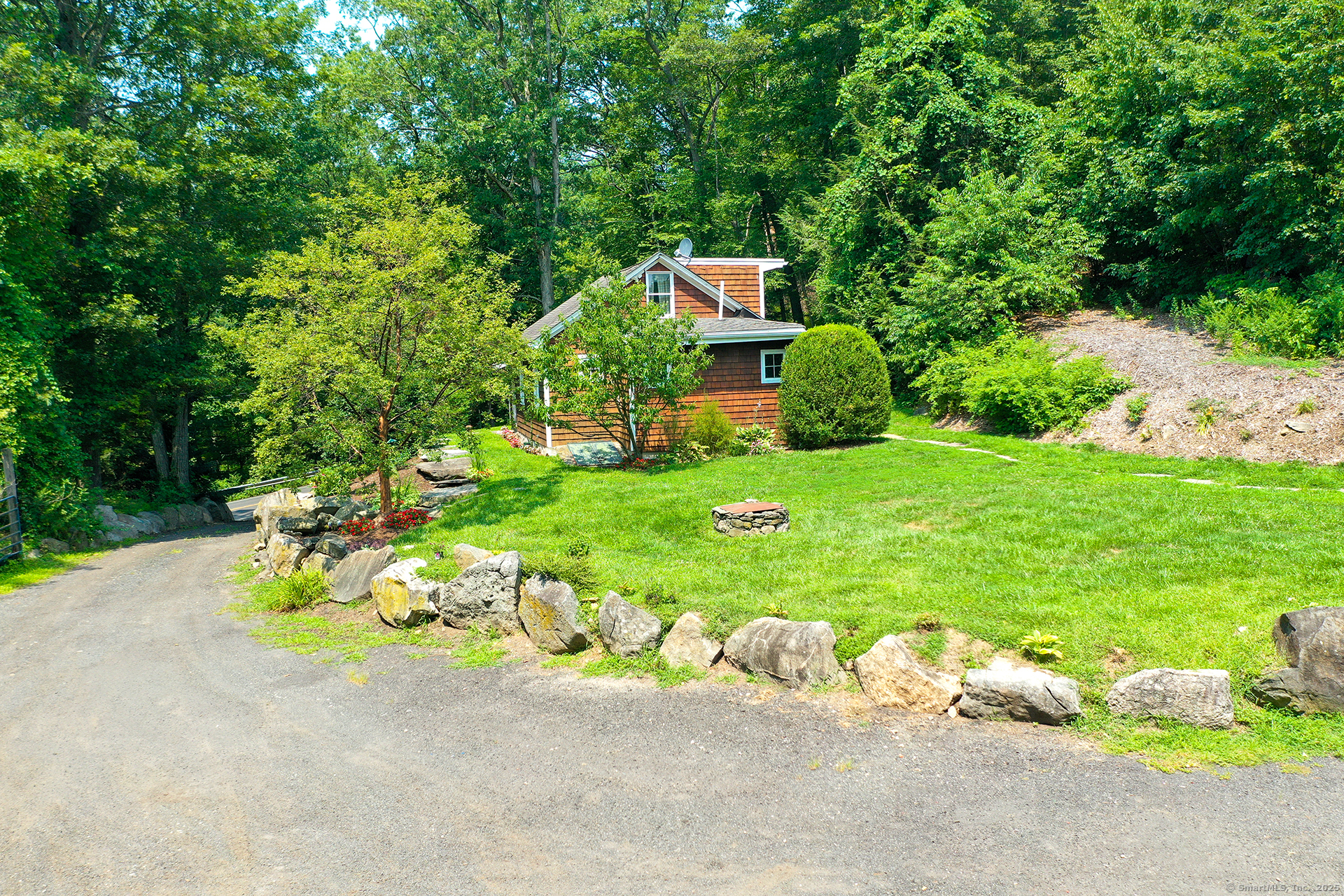 Newtown, Connecticut, 06482, United States, 2 Bedrooms Bedrooms, ,1 BathroomBathrooms,Residential,For Sale,1908784