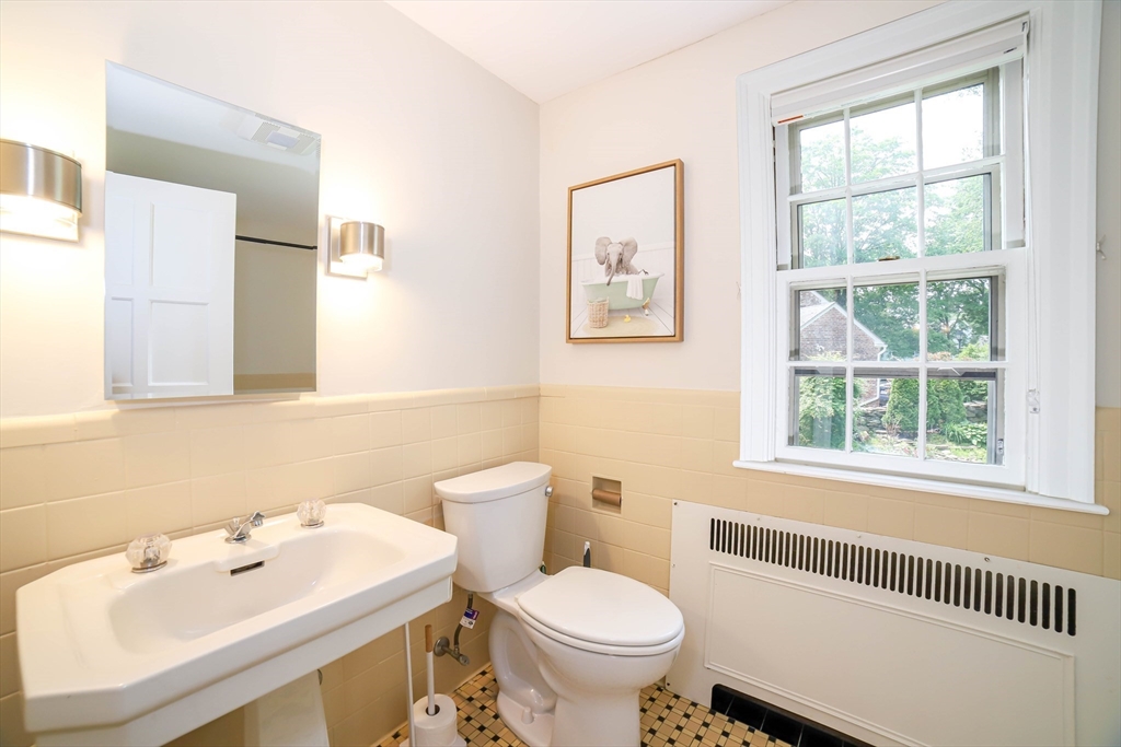 Worcester, Massachusetts, 01609, United States, 5 Bedrooms Bedrooms, ,4 BathroomsBathrooms,Residential,For Sale,1907639