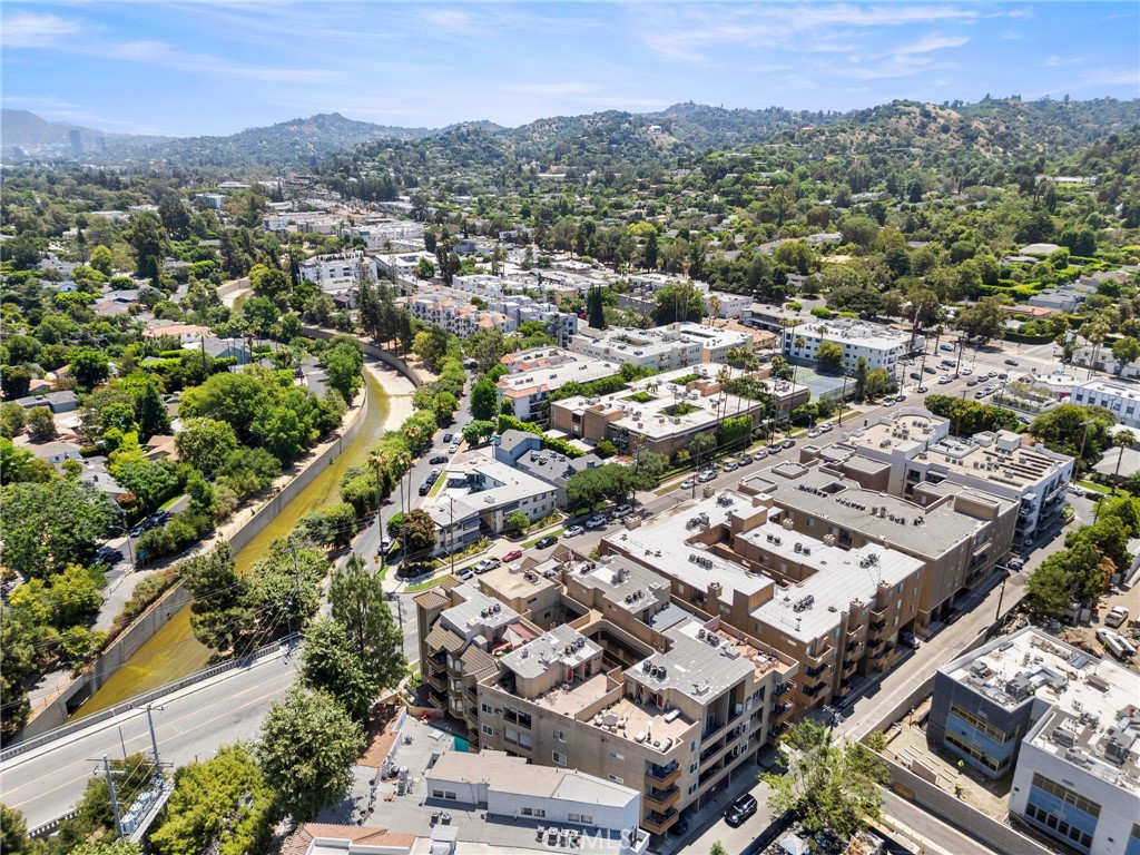 Sherman Oaks, California, 91423, United States, 2 Bedrooms Bedrooms, ,2 BathroomsBathrooms,Residential,For Sale,1708509