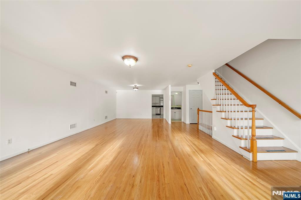 Palisades Park, New Jersey, 07650, United States, 3 Bedrooms Bedrooms, ,4 BathroomsBathrooms,Residential,For Sale,1995559