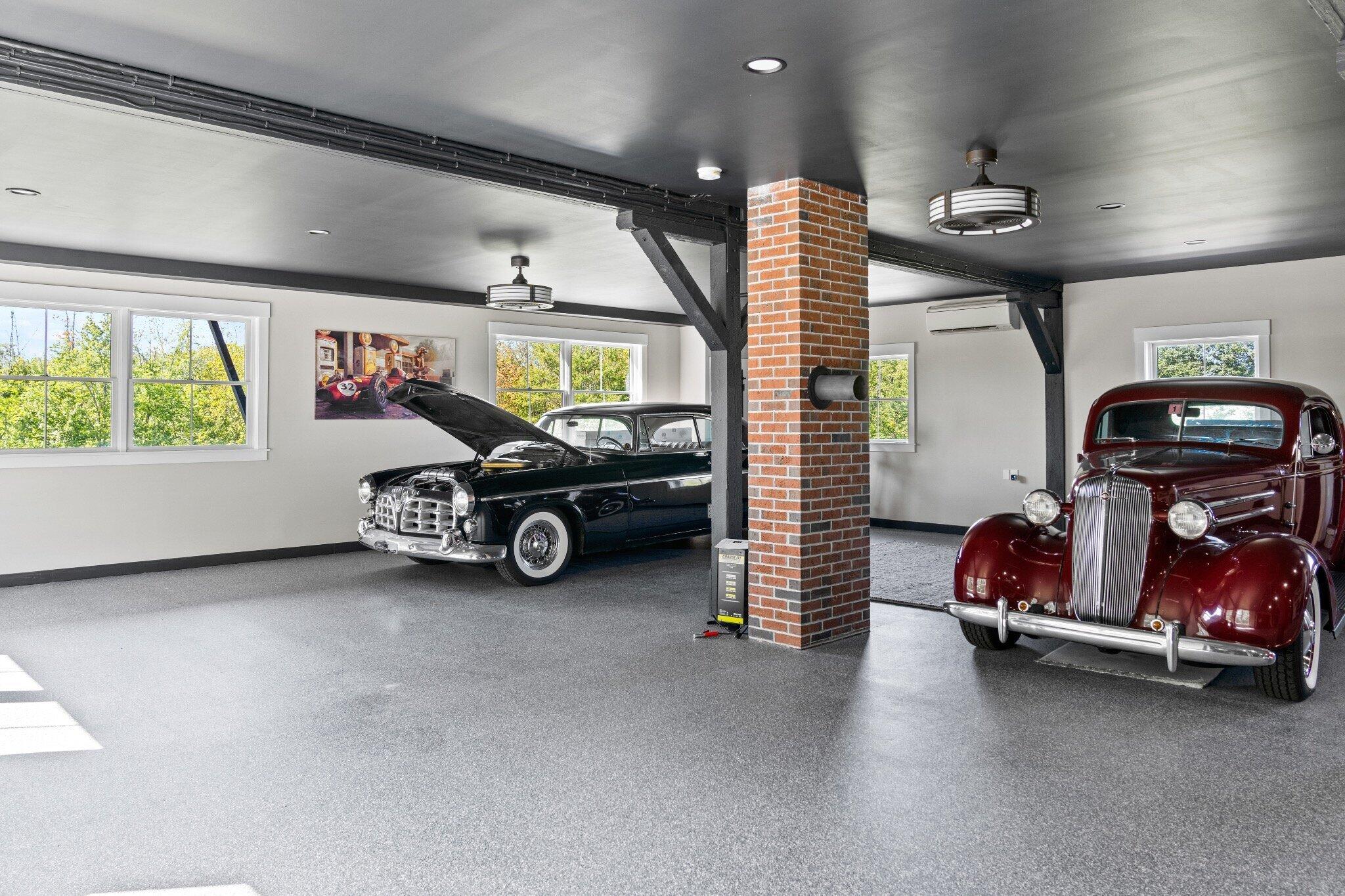 Falmouth, Maine, 04105, United States, 3 Bedrooms Bedrooms, ,4 BathroomsBathrooms,Residential,For Sale,1975511