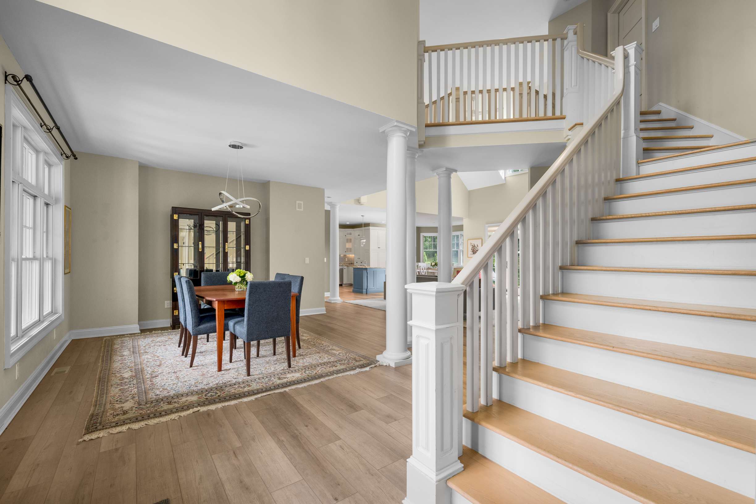  Shingle Style Colonial With Deep Water Dock Access - 物件實景