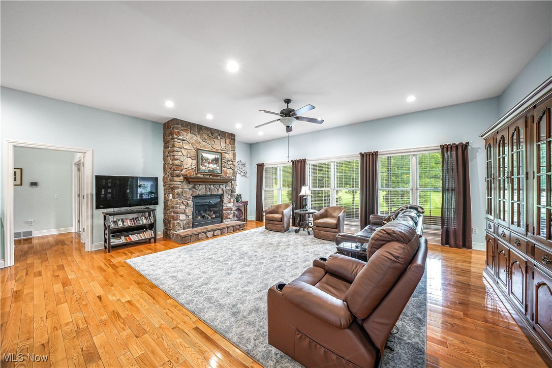 Garrettsville, Ohio, 44231, United States, 3 Bedrooms Bedrooms, ,3 BathroomsBathrooms,Residential,For Sale,1890626