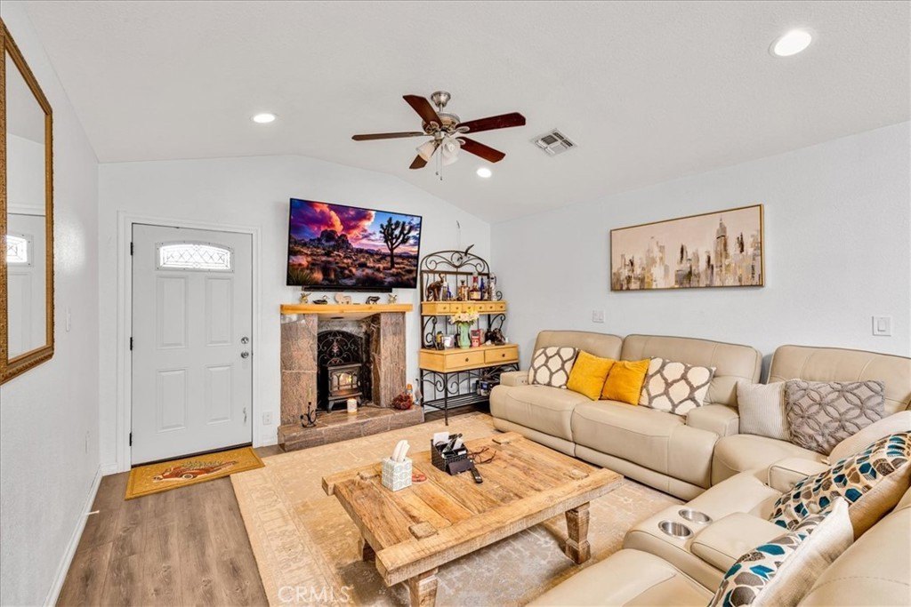 Morongo Valley, California, 92256, United States, 2 Bedrooms Bedrooms, ,2 BathroomsBathrooms,Residential,For Sale,1819780