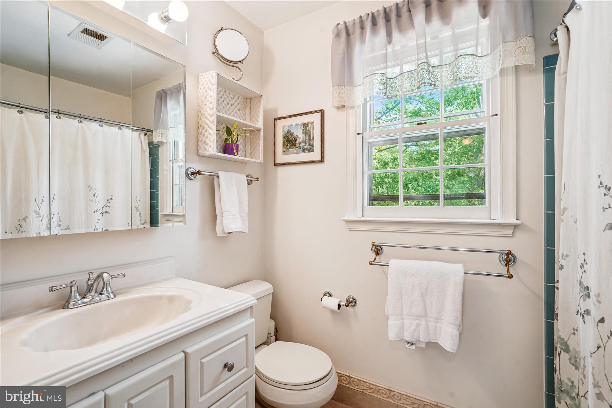 Burke, Virginia, 22015, United States, 5 Bedrooms Bedrooms, ,4 BathroomsBathrooms,Residential,For Sale,1905791