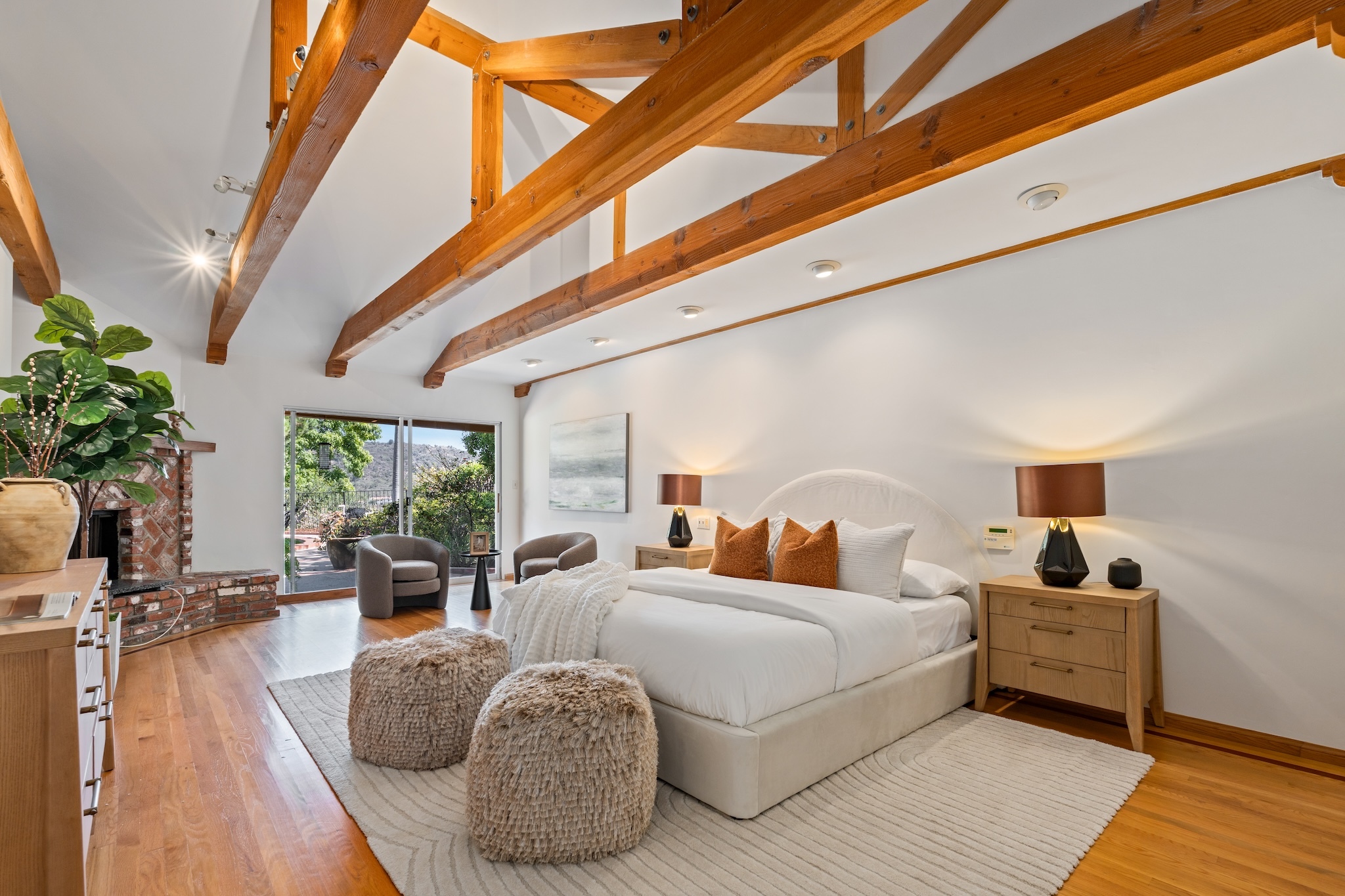  2200 Jeffersonia Way - 物件實景