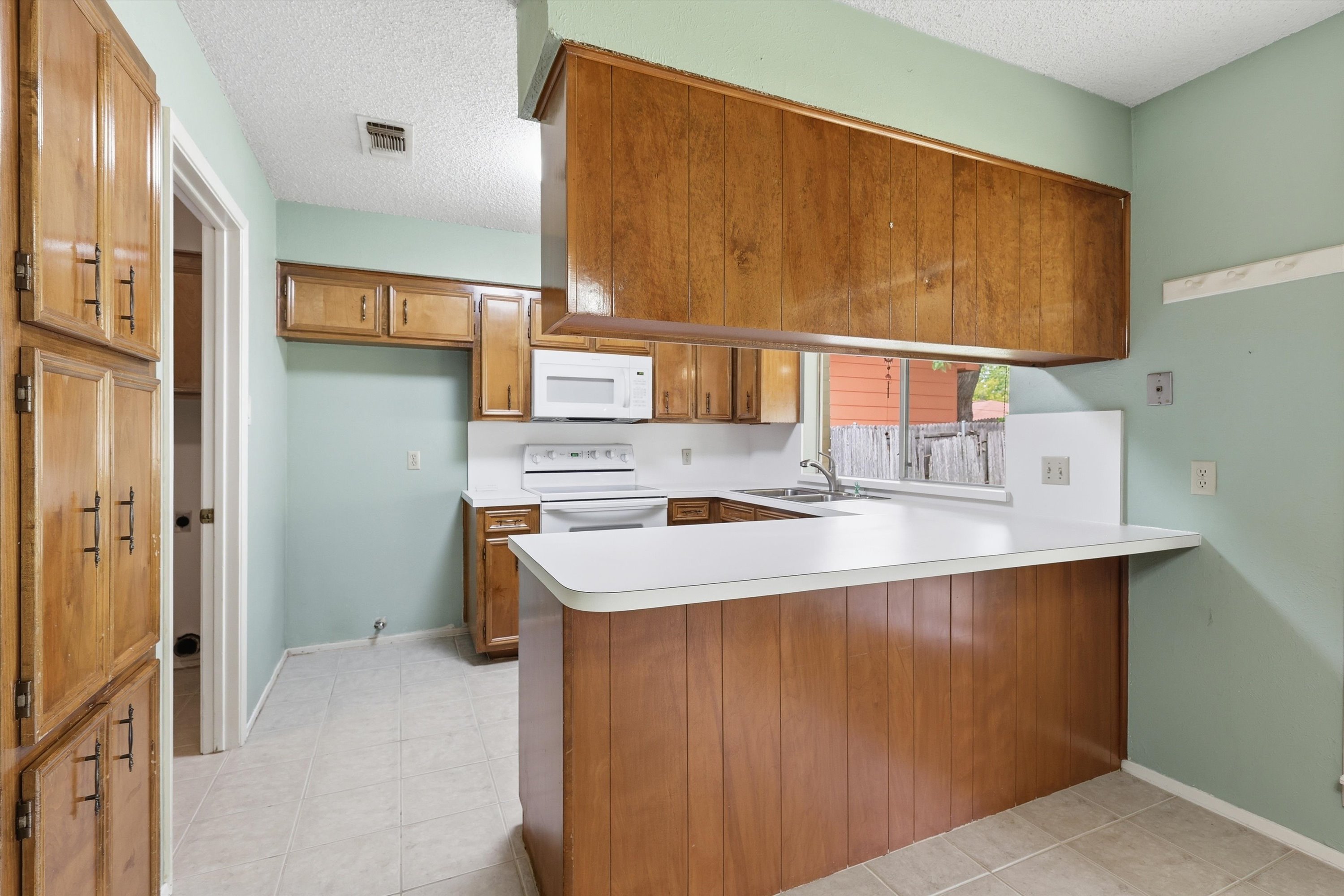  A charming ranch-style home is waiting its next story - 物件實景
