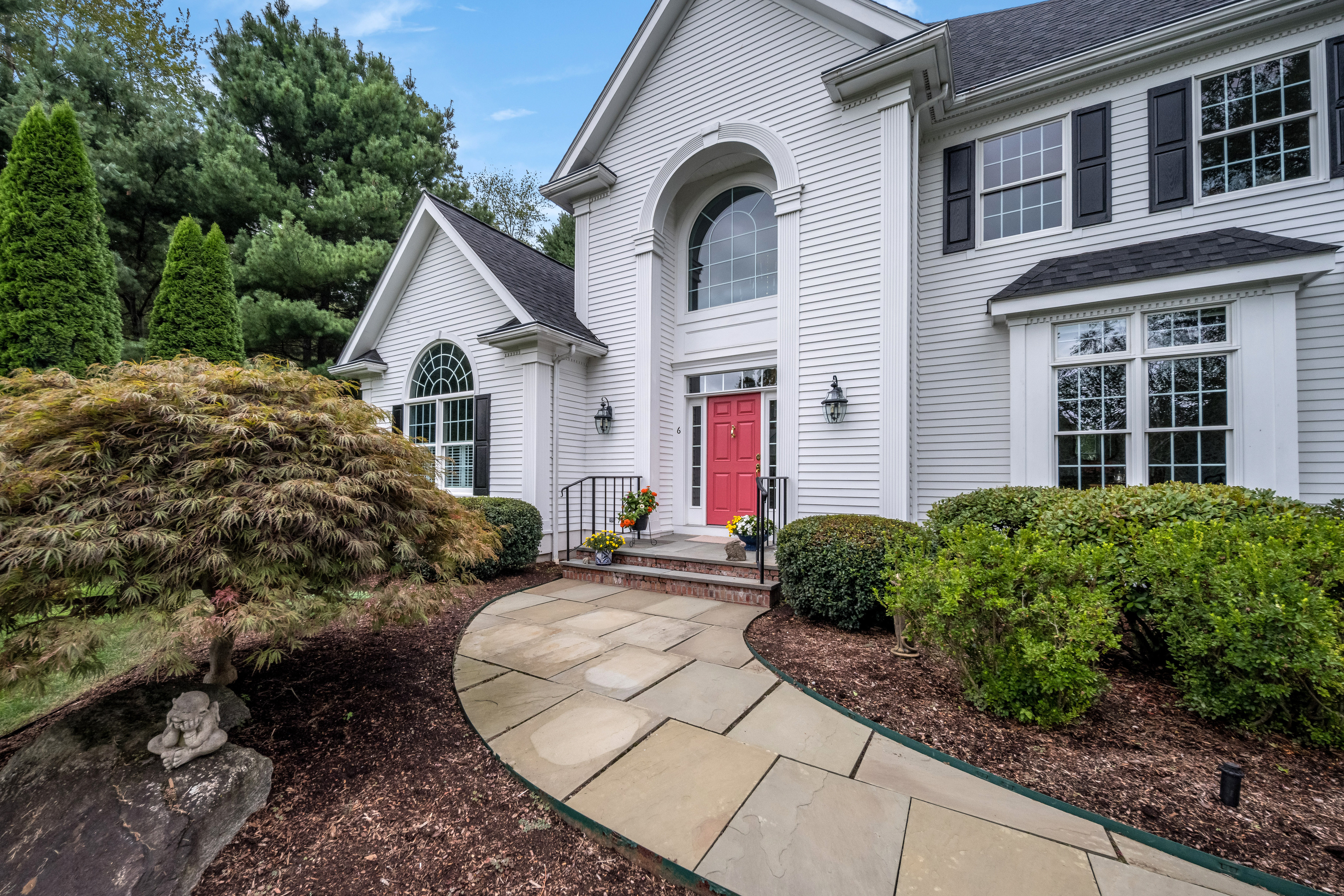 Meticulously Renovated Colonial is Coastal Sophistication - 物件實景