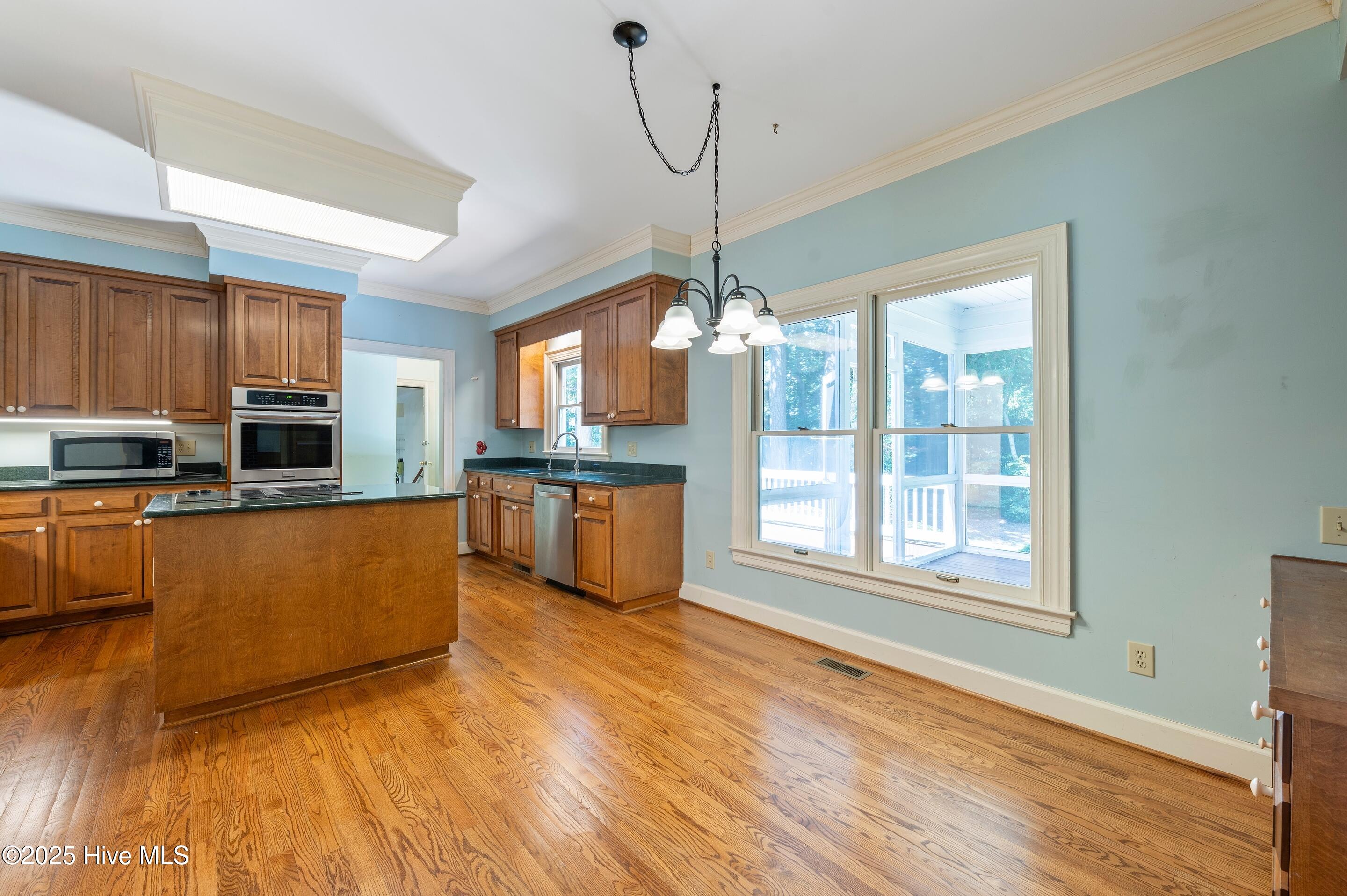 Wilmington, North Carolina, 28409, United States, 3 Bedrooms Bedrooms, ,4 BathroomsBathrooms,Residential,For Sale,1942177