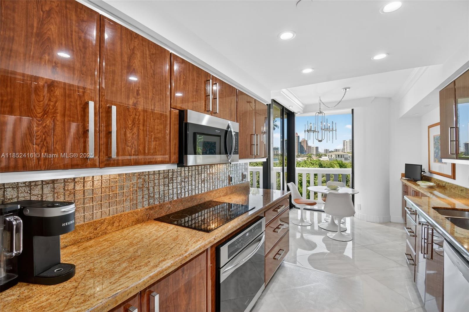 Aventura, Florida, 33160, United States, 2 Bedrooms Bedrooms, ,2 BathroomsBathrooms,Residential,For Sale,1908506