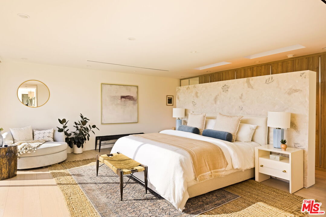Los Angeles, California, 90046, United States, 4 Bedrooms Bedrooms, ,4 BathroomsBathrooms,Residential,For Sale,1912038