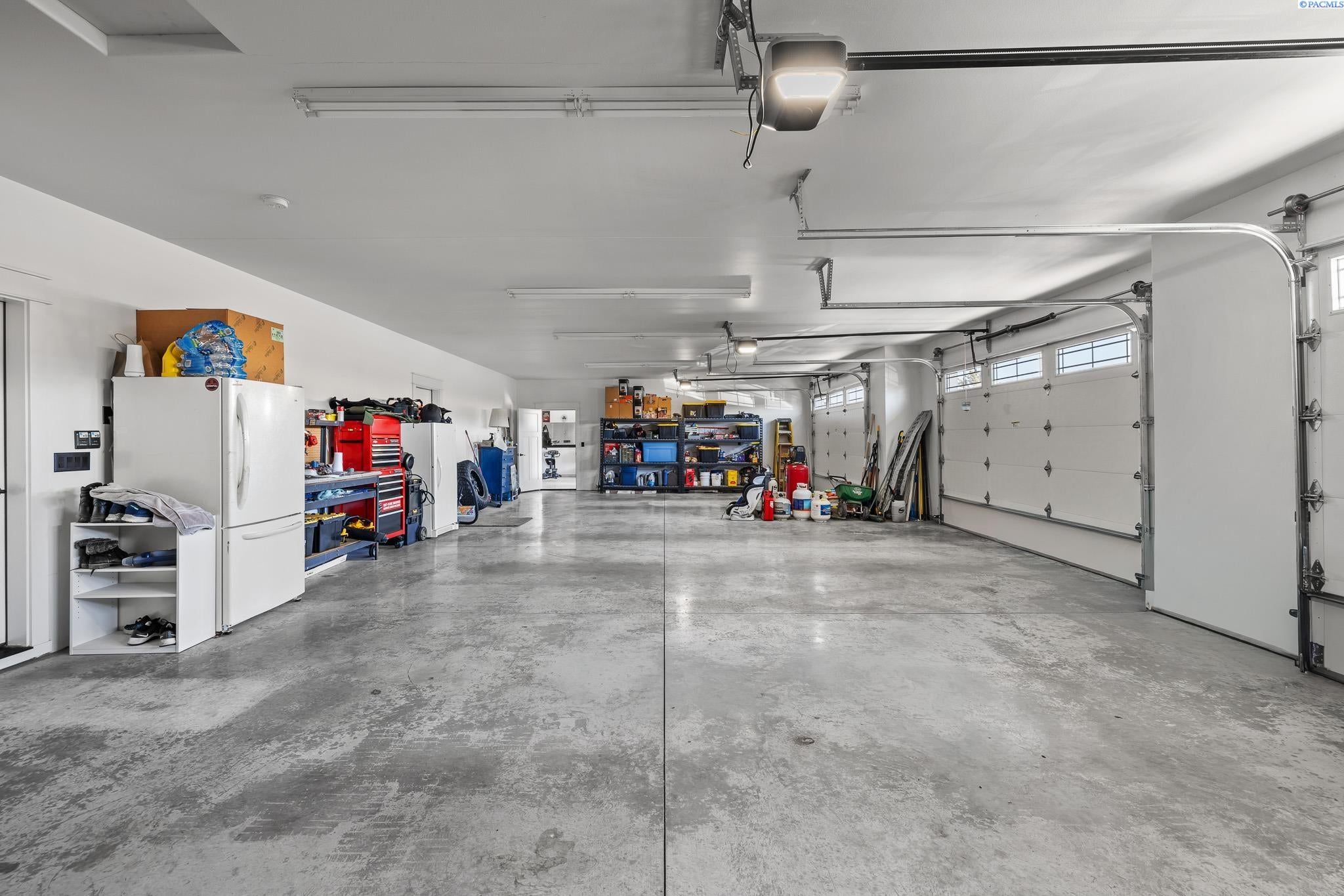 Pasco, Washington, 99301, United States, 5 Bedrooms Bedrooms, ,3 BathroomsBathrooms,Residential,For Sale,1997788