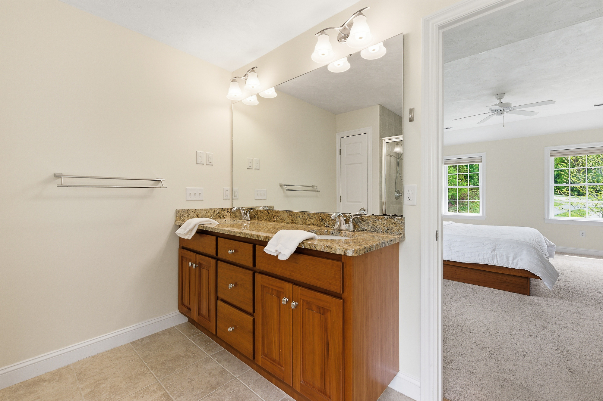  8 Victoria Circle, Shrewsbury, MA 01545 - 物件實景