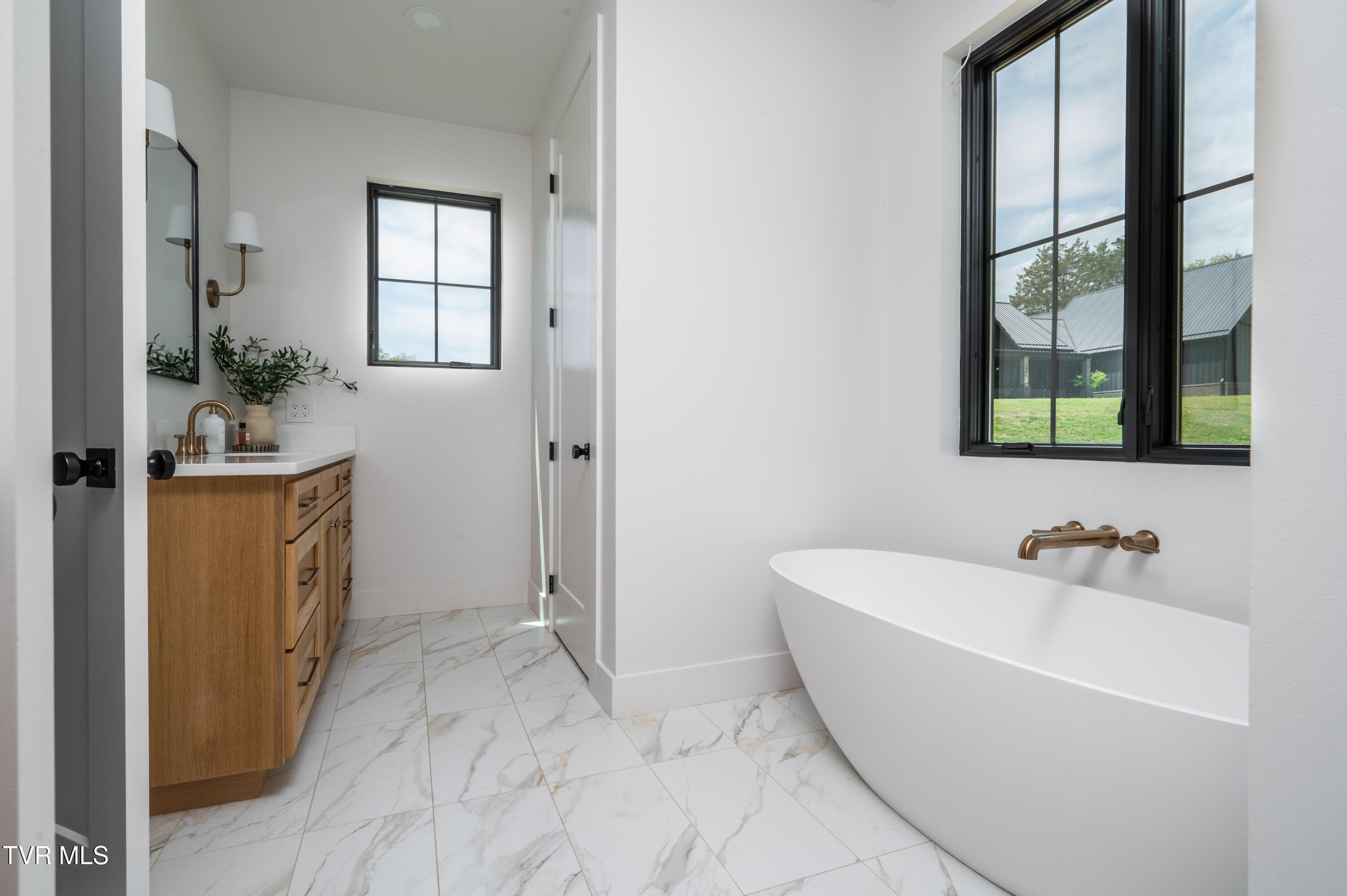 Kingsport, Tennessee, 37664, United States, 4 Bedrooms Bedrooms, ,4 BathroomsBathrooms,Residential,For Sale,1981214