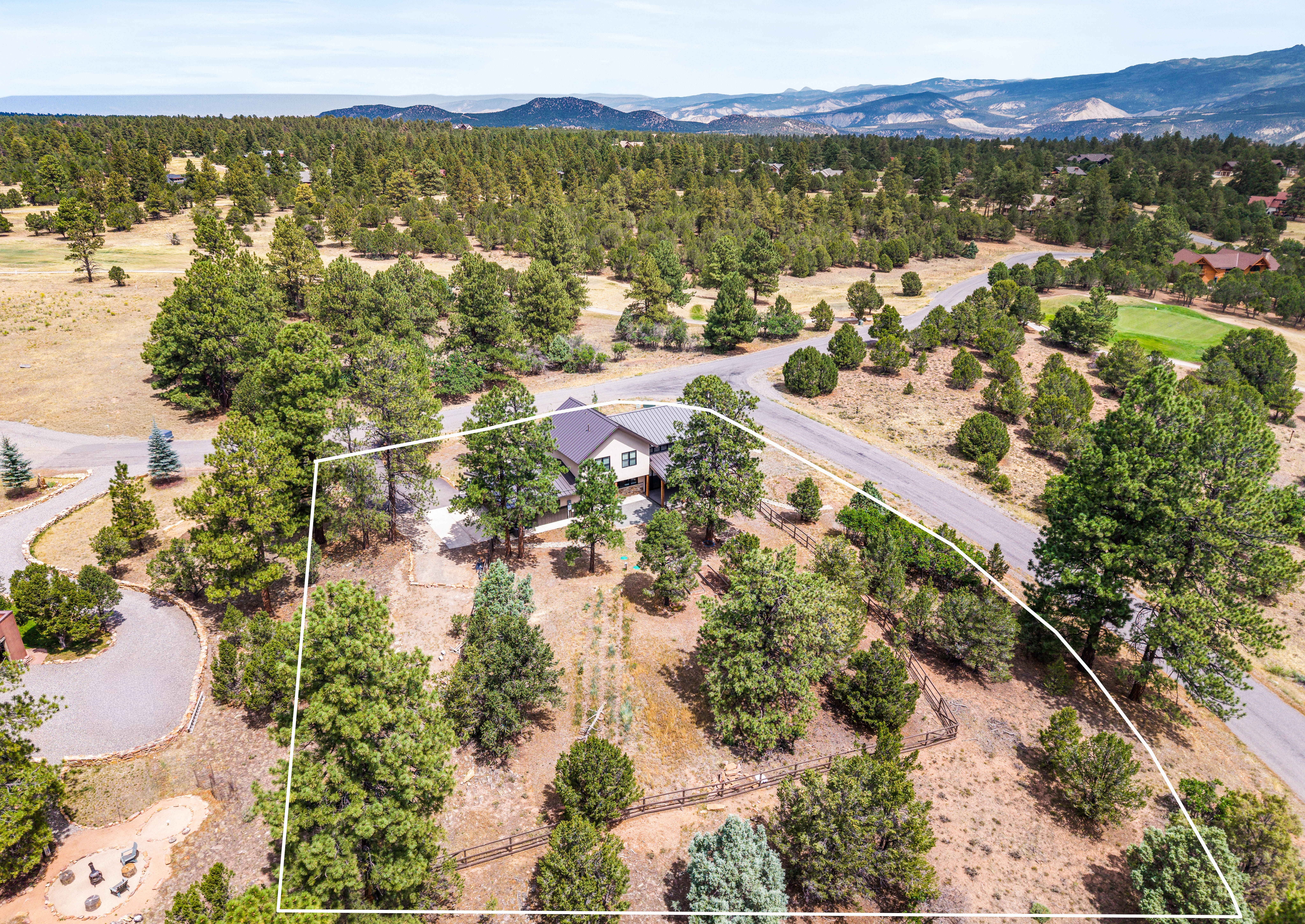  A Private Setting In The Desirable Log Hill Community - 物件實景