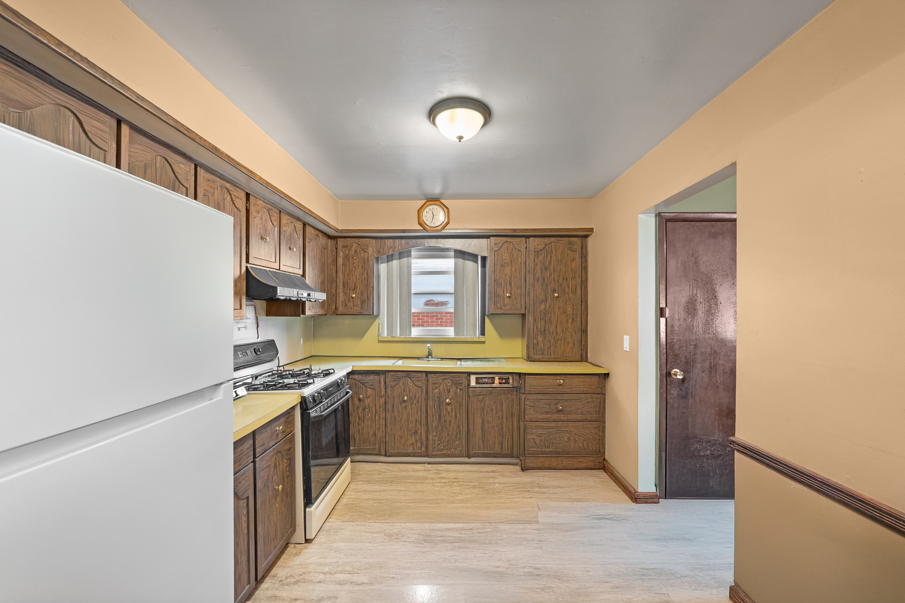 Staten Island, New York, 10305, United States, 8 Bedrooms Bedrooms, ,3 BathroomsBathrooms,Residential,For Sale,1837884