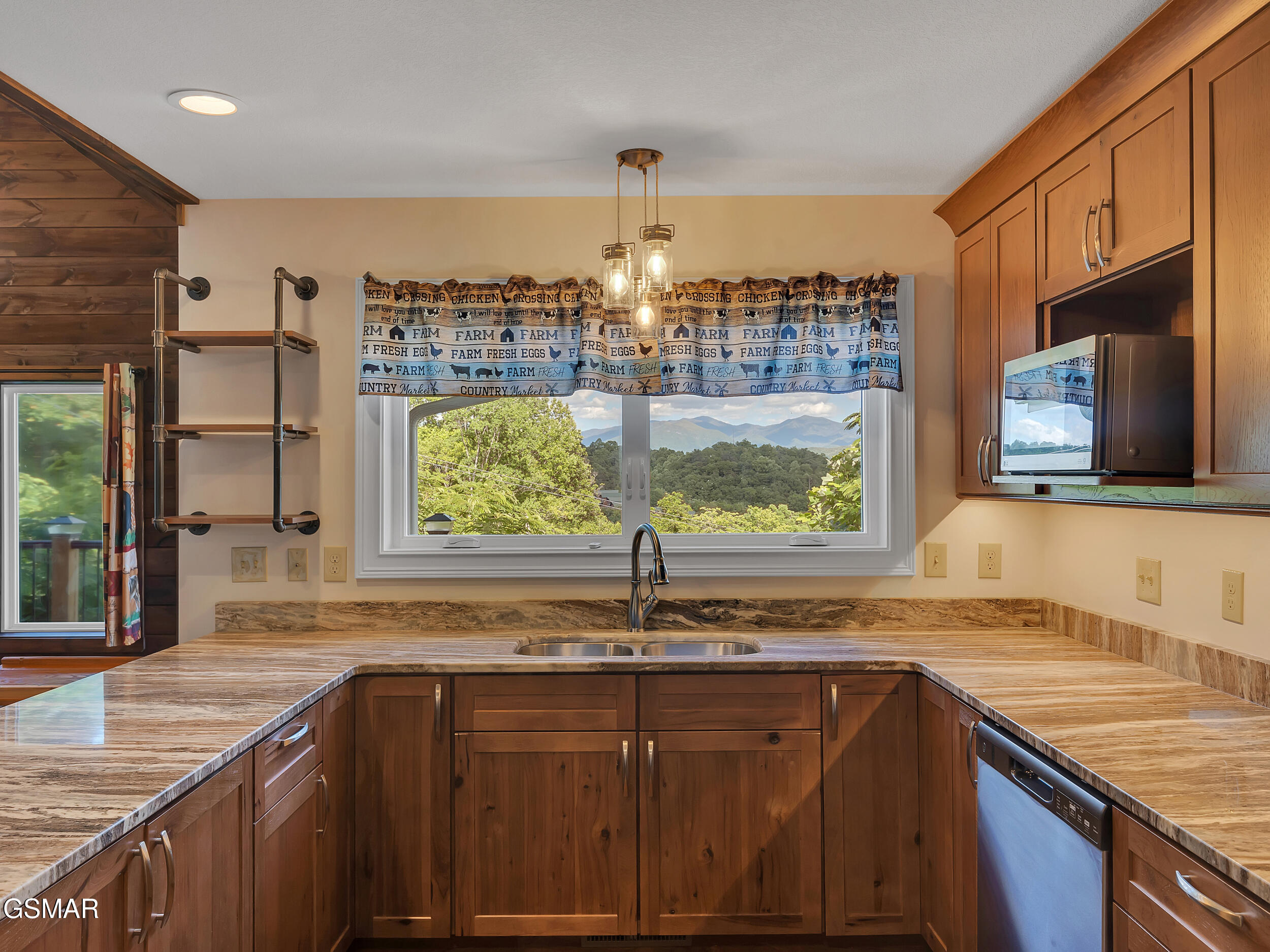 Gatlinburg, Tennessee, 37738, United States, 3 Bedrooms Bedrooms, ,4 BathroomsBathrooms,Residential,For Sale,1979839