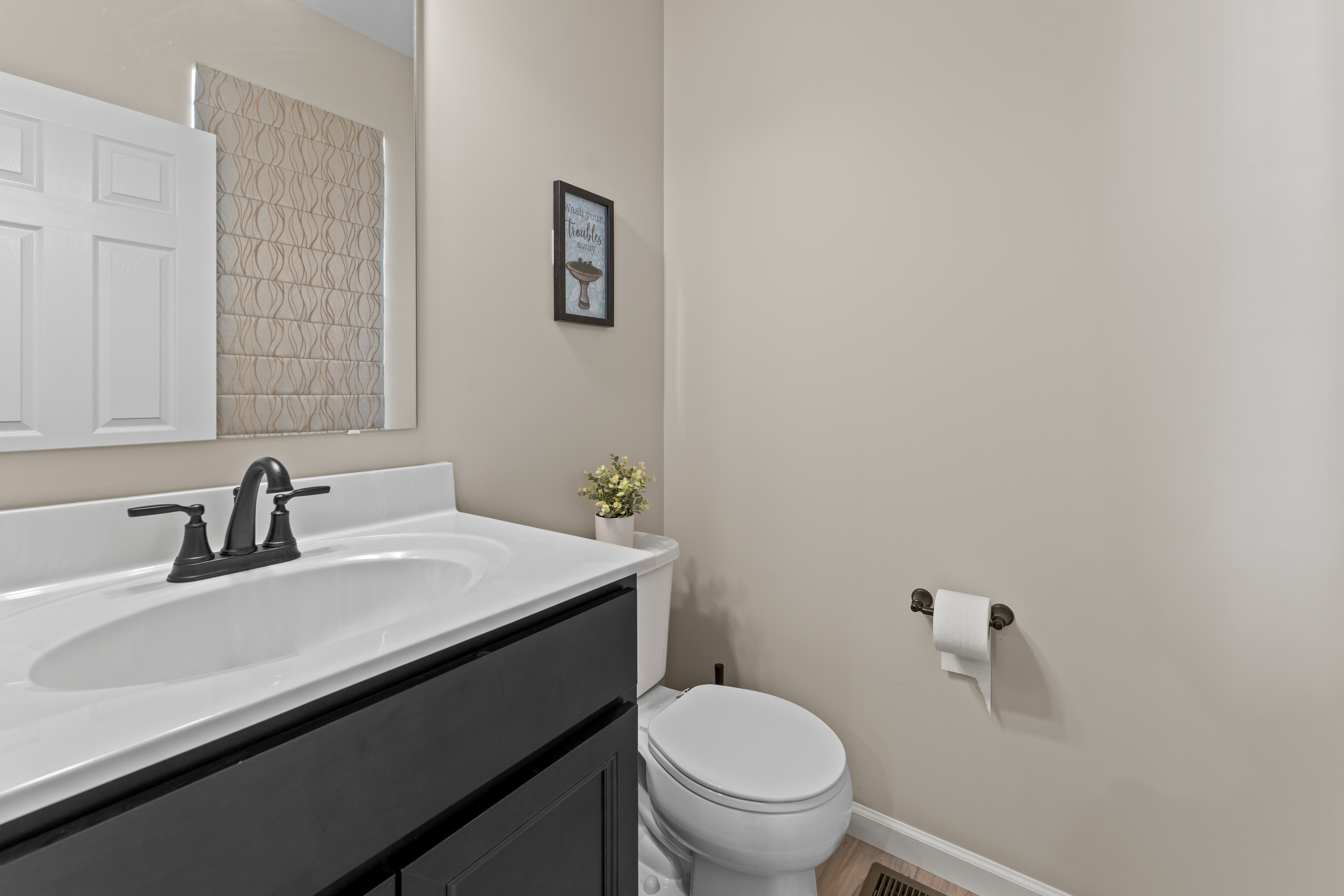  Charming Modern Home with Upgrades & Flex-Space - 物件實景