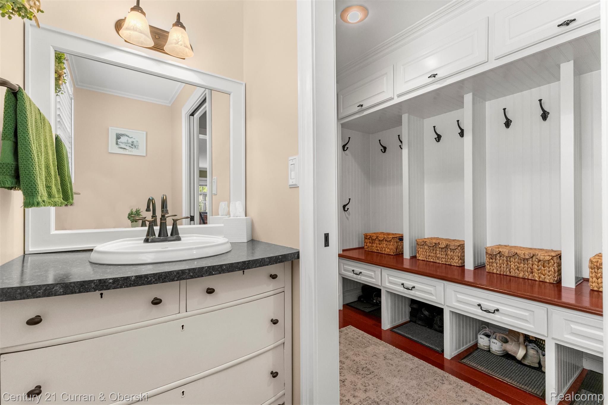 Allen Park, Michigan, 48101, United States, 4 Bedrooms Bedrooms, ,4 BathroomsBathrooms,Residential,For Sale,1982178