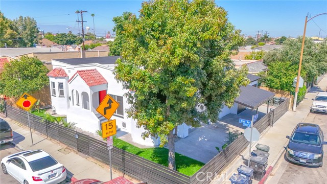 Los Angeles, California, 90001, United States, 4 Bedrooms Bedrooms, ,Residential,For Sale,1928071