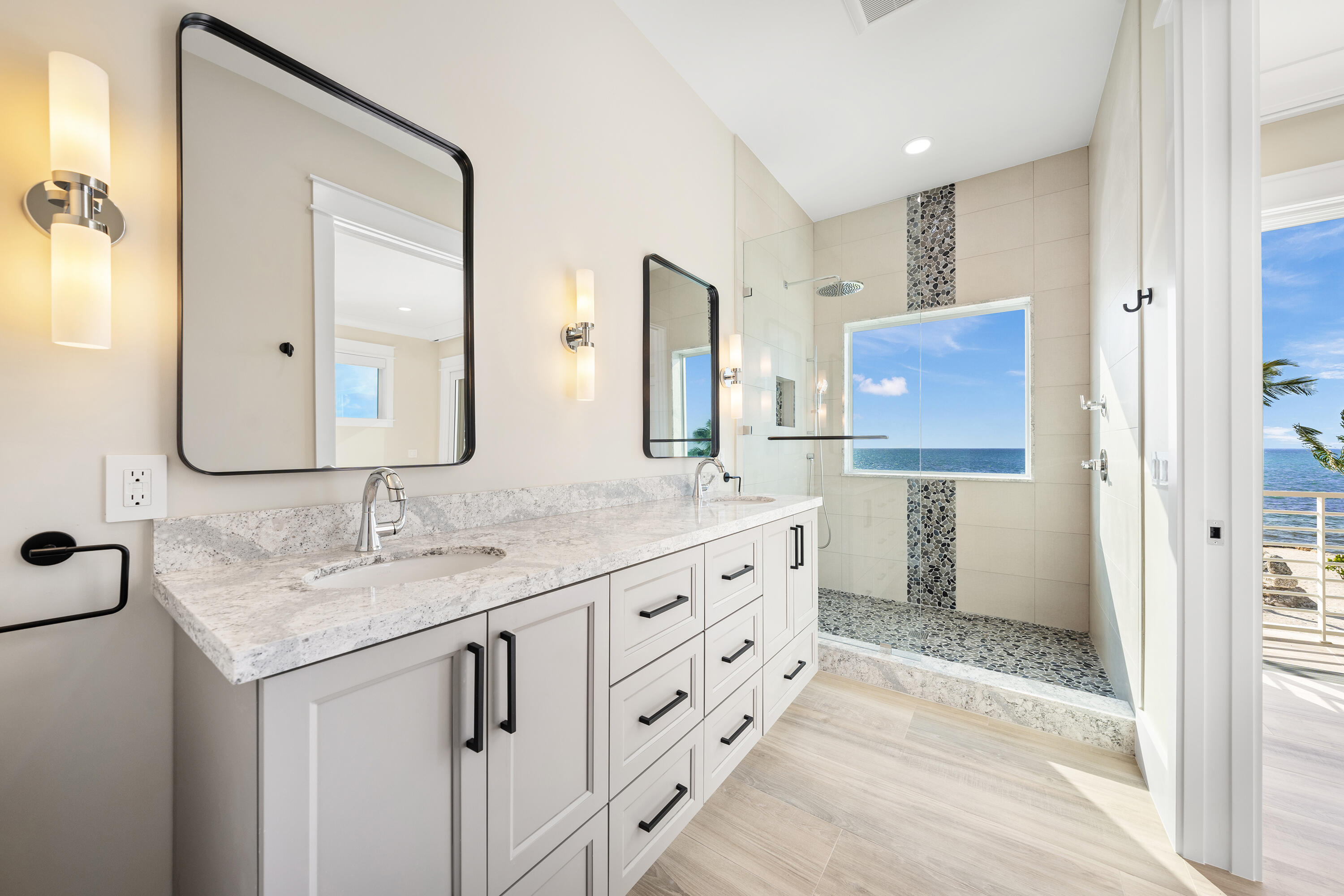 ISLAMORADA, Florida, 33036, United States, 6 Bedrooms Bedrooms, ,9 BathroomsBathrooms,Residential,For Sale,1903587