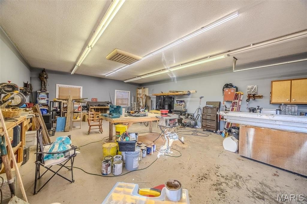 Lebanon, Missouri, 65536, United States, 4 Bedrooms Bedrooms, ,4 BathroomsBathrooms,Residential,For Sale,1976703