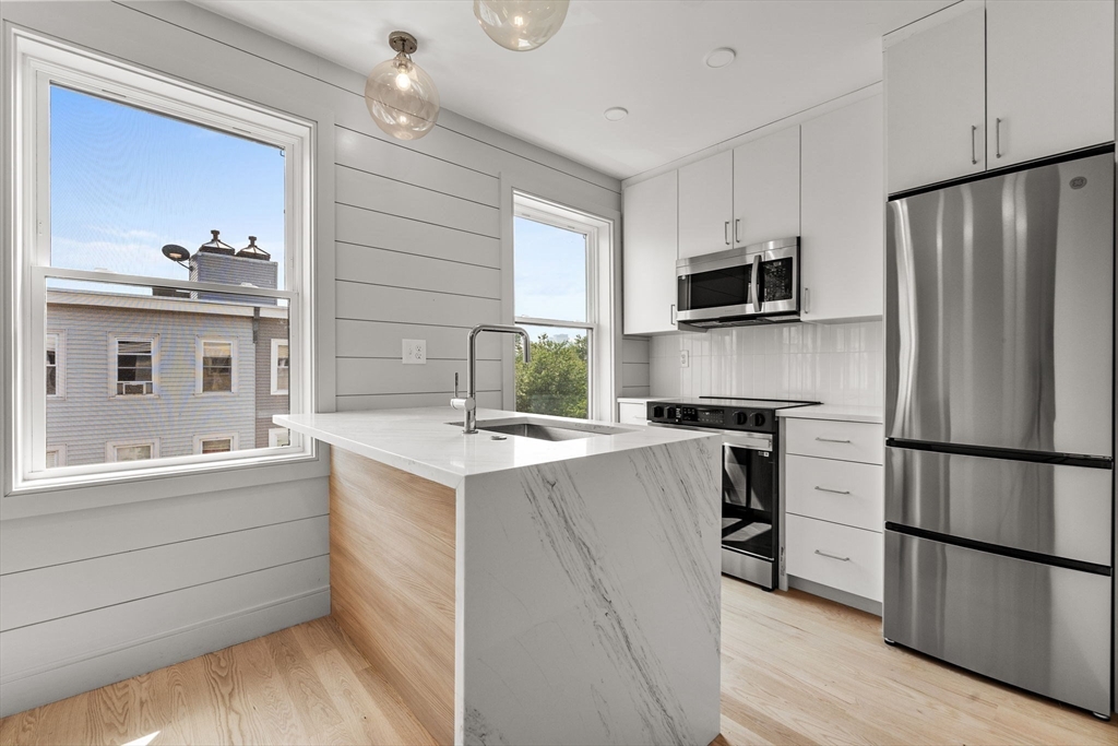 Boston, Massachusetts, 02128, United States, 1 Bedroom Bedrooms, ,2 BathroomsBathrooms,Residential,For Sale,1887905