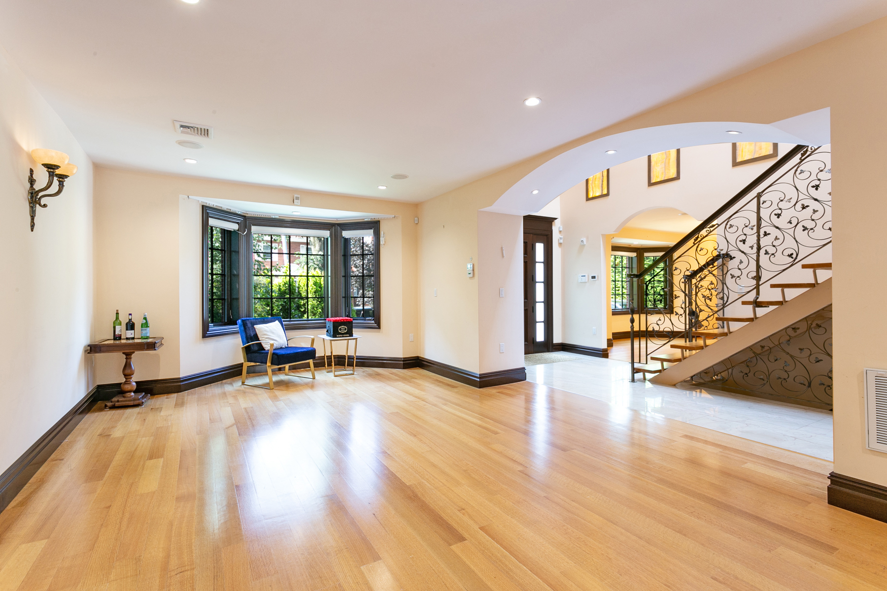  ?GREEK REVIVAL CENTER HALL COLONIAL? - 物件實景