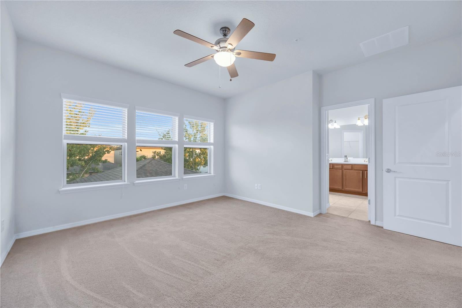 WINTER GARDEN, Florida, 34787, United States, 4 Bedrooms Bedrooms, ,3 BathroomsBathrooms,Residential,For Sale,1993845