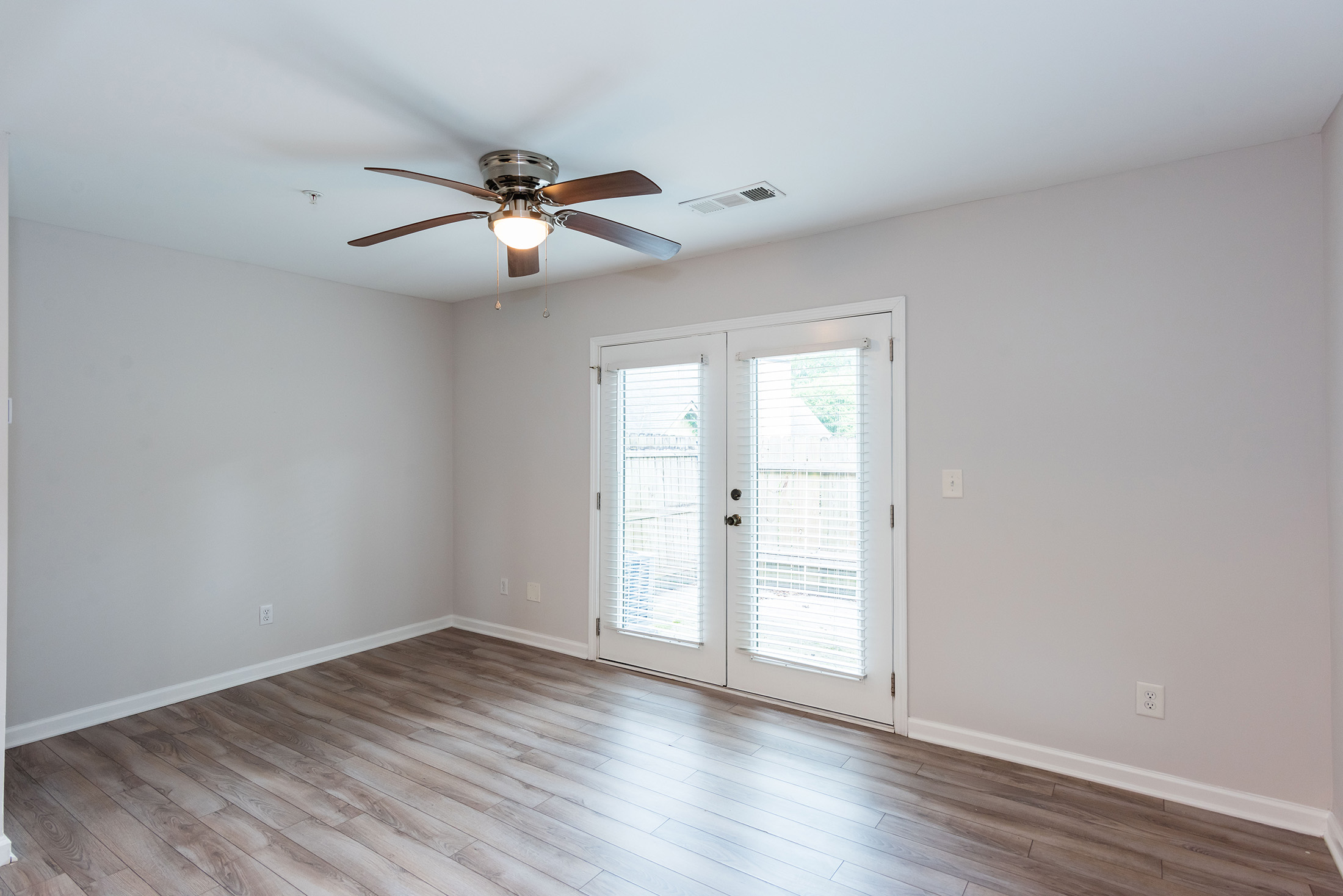  Fully Renovated Townhome with No HOA - 物件實景