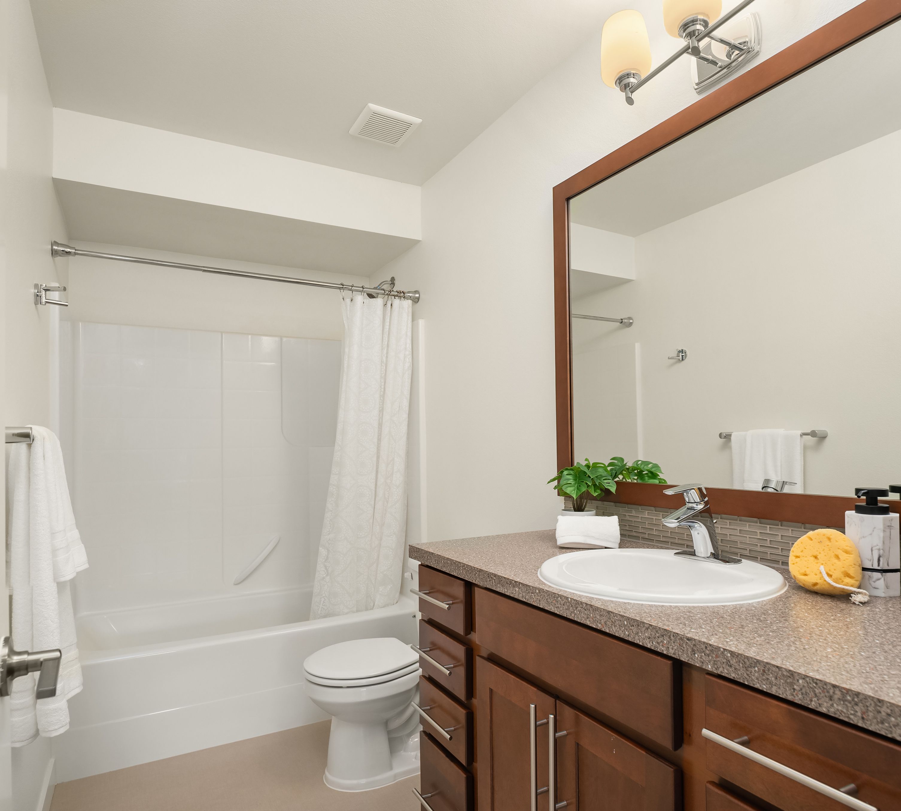  8826 41st St S, Seattle, WA 98118 - 物件實景
