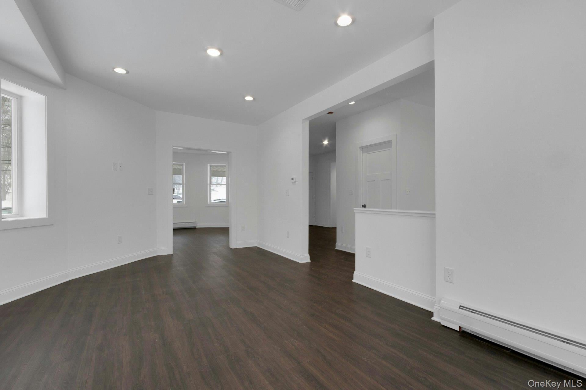 Valley Cottage, New York, 10989, United States, 4 Bedrooms Bedrooms, ,3 BathroomsBathrooms,Residential,For Sale,2005431