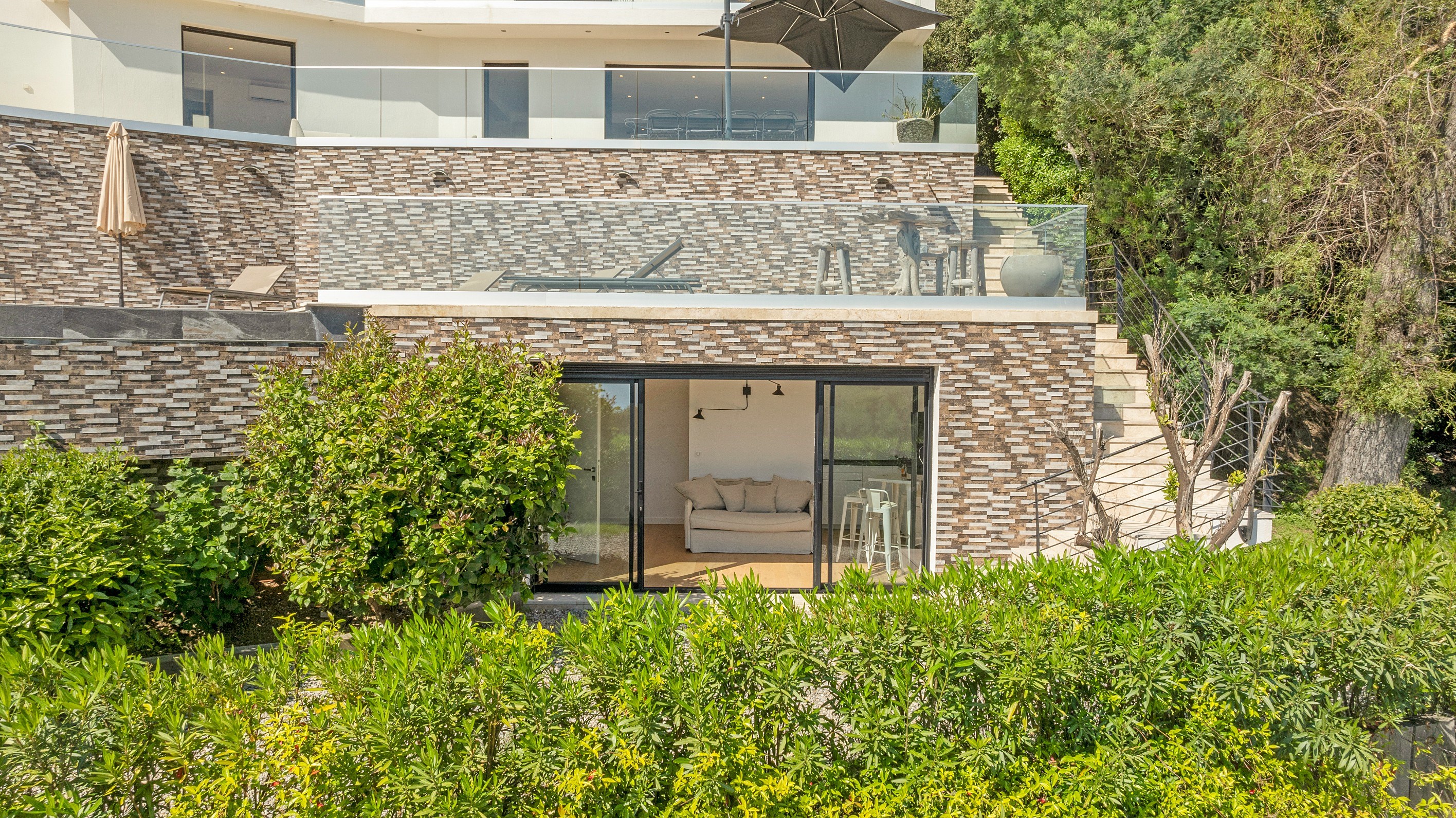  Les Issambres: contemporary villa with pool and sea view, sole agent - 物件實景