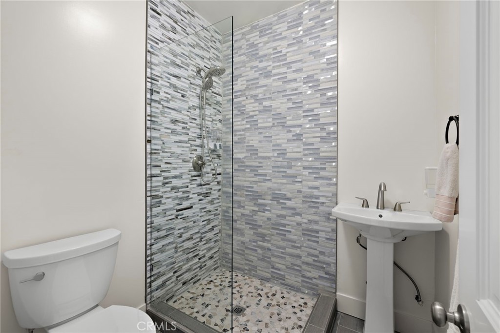 Laguna Beach, California, 92651, United States, 4 Bedrooms Bedrooms, ,5 BathroomsBathrooms,Residential,For Sale,2000559