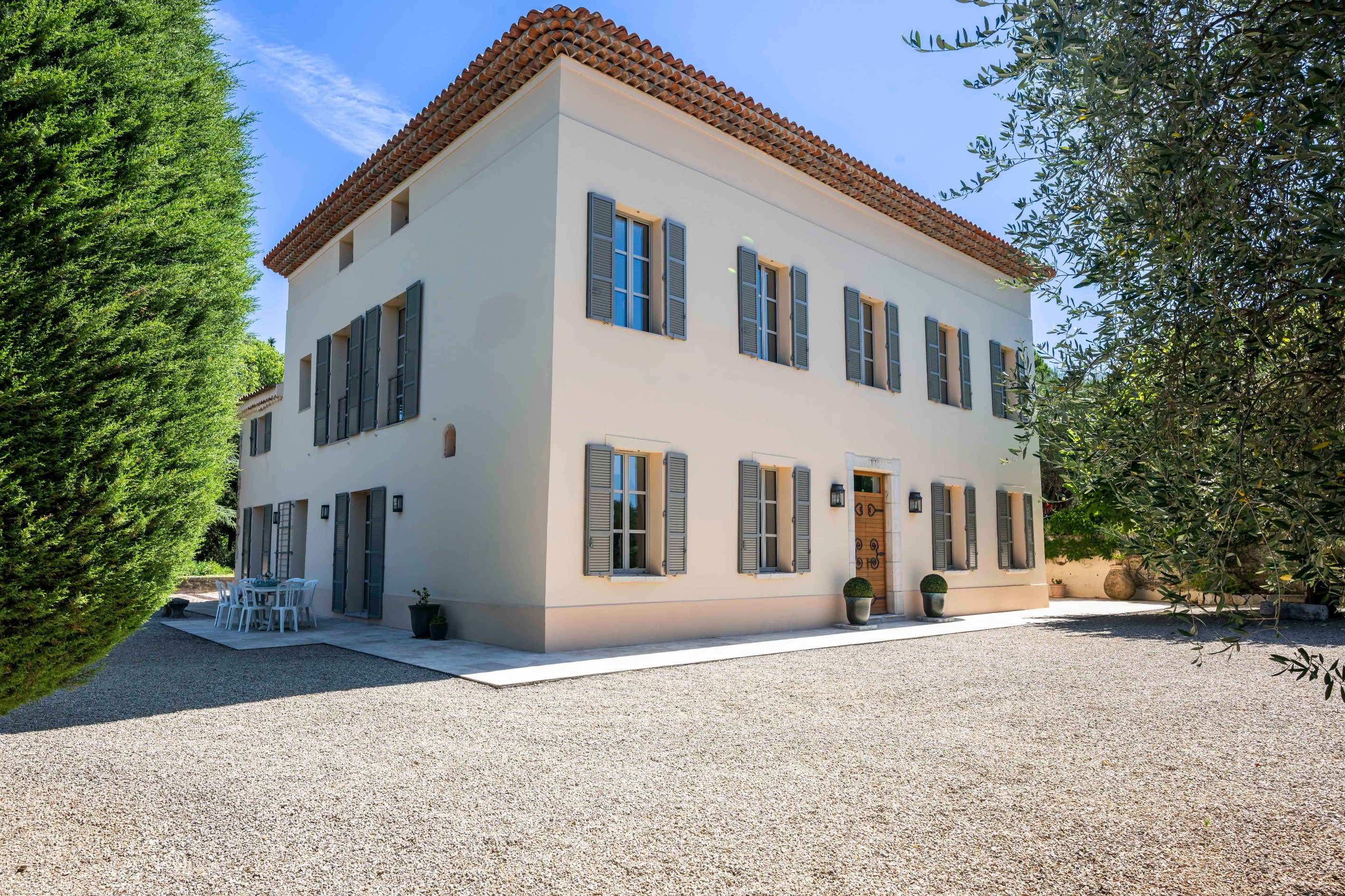 Renovated bastide with annex and swimming pool, 2 hectares in Grasse - 物件實景